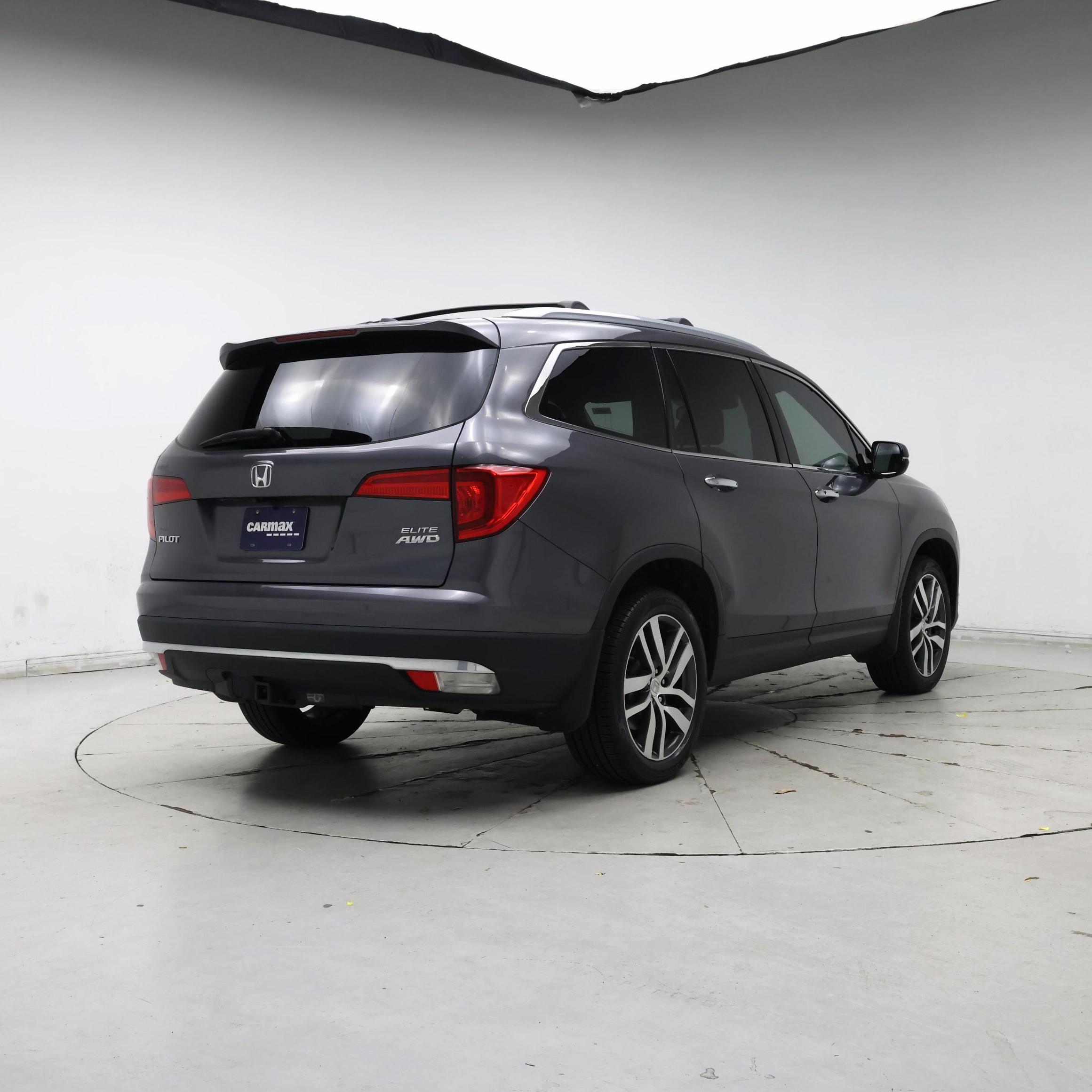 Thumbnail: 2017 Honda Pilot - 8