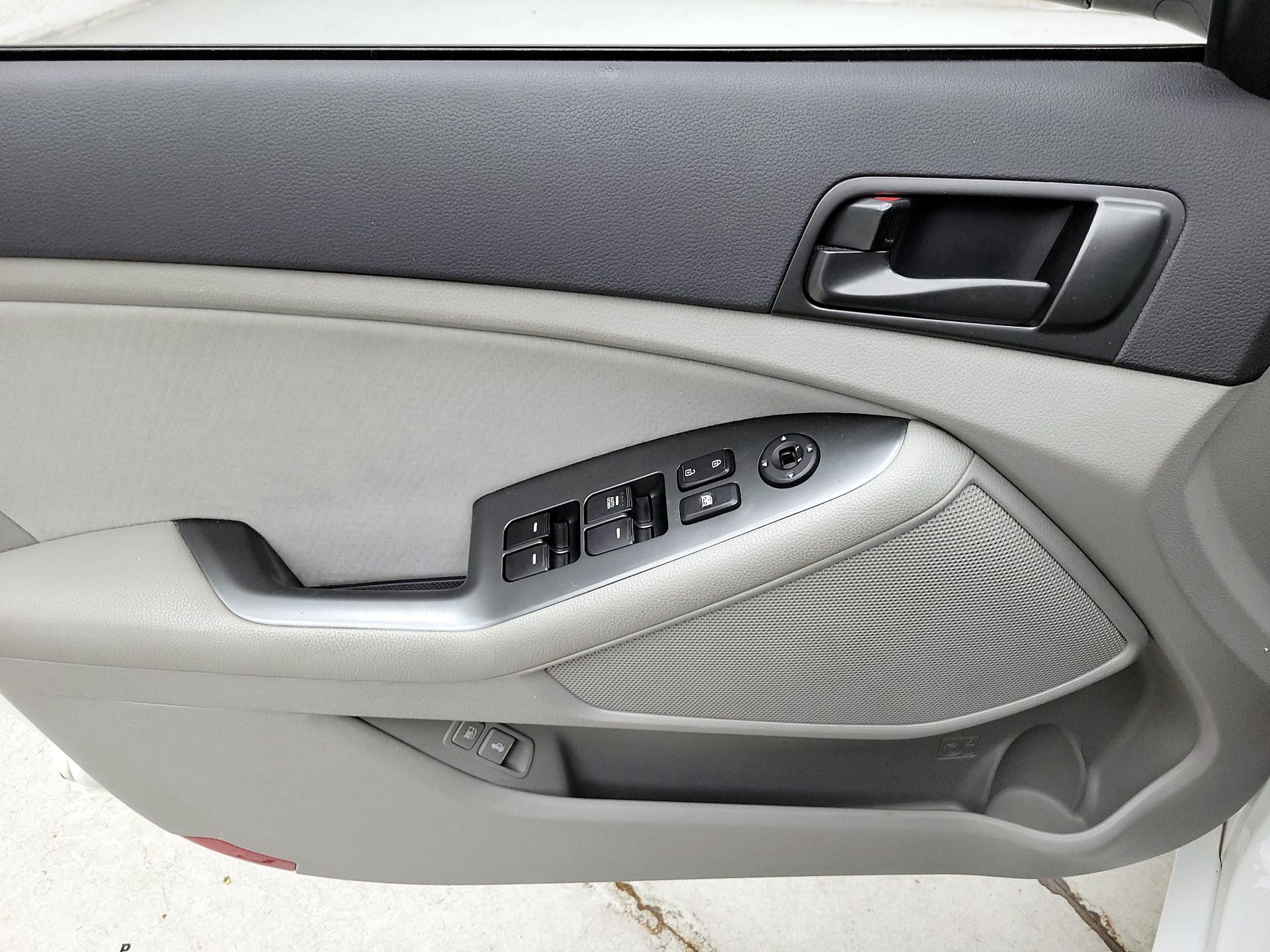 Thumbnail: 2014 Kia Optima - 12