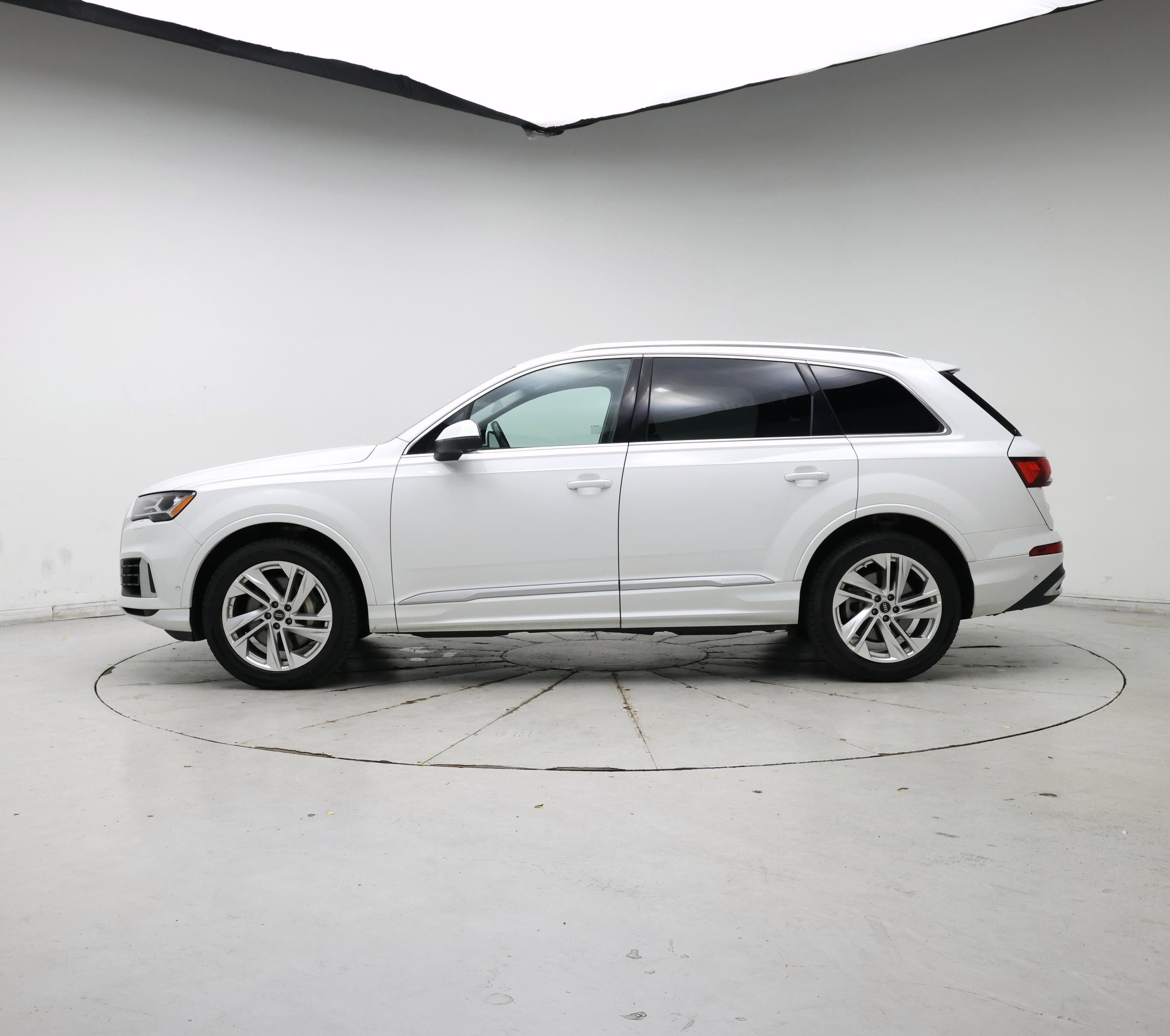Thumbnail: 2023 Audi Q7 - 3