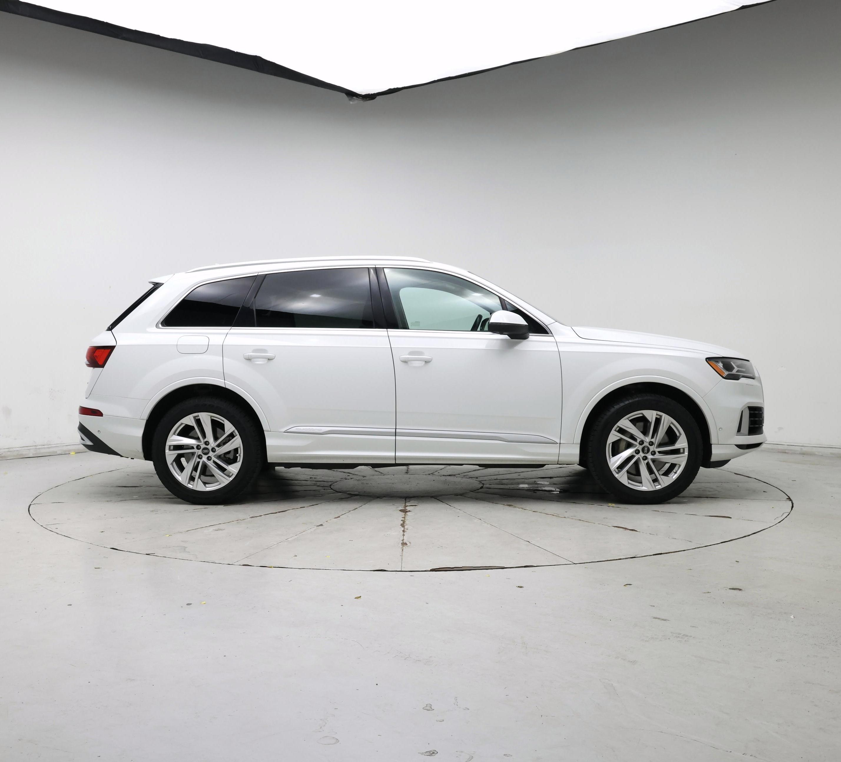 Thumbnail: 2023 Audi Q7 - 7