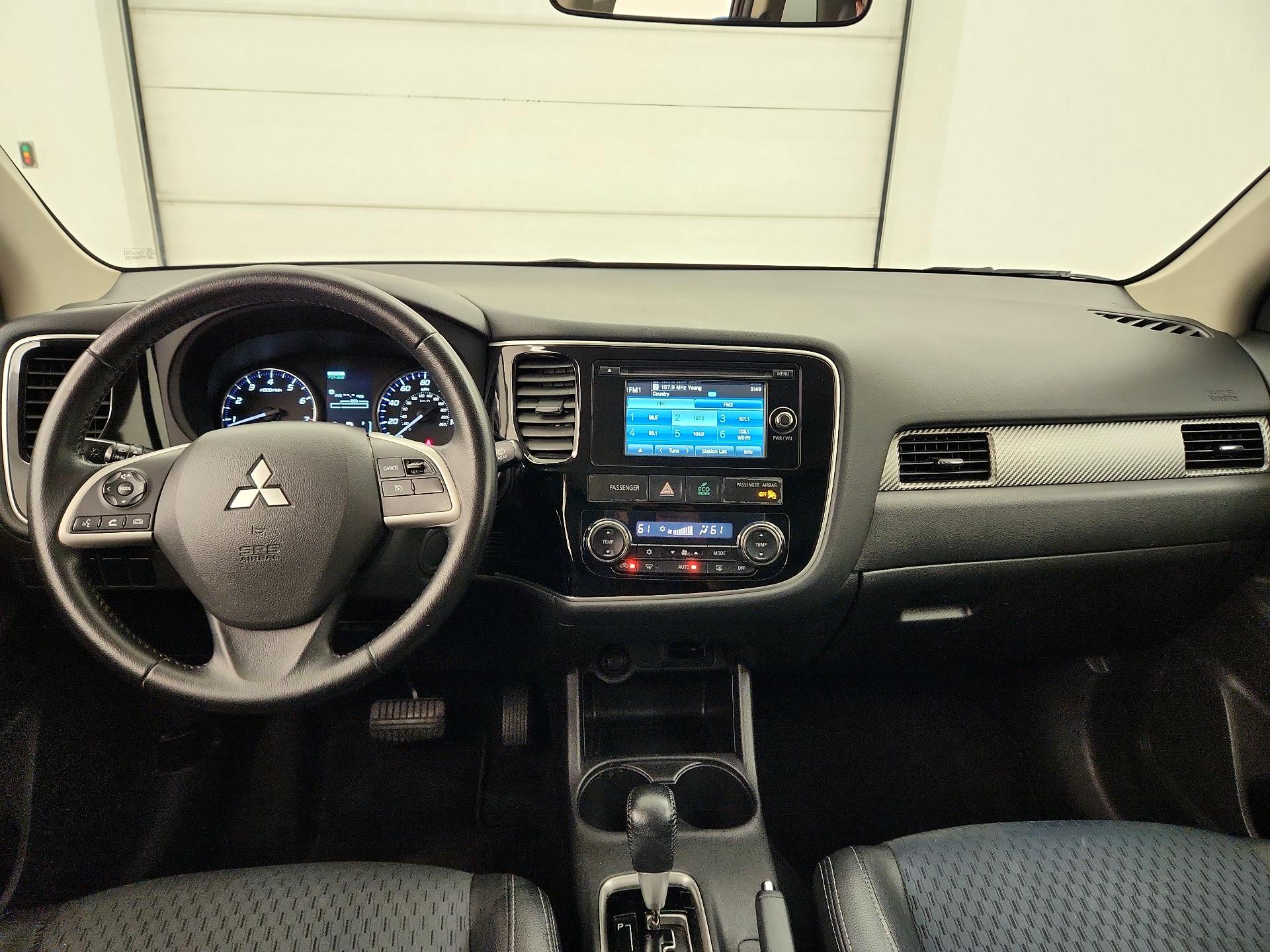Thumbnail: 2015 Mitsubishi Outlander - 9