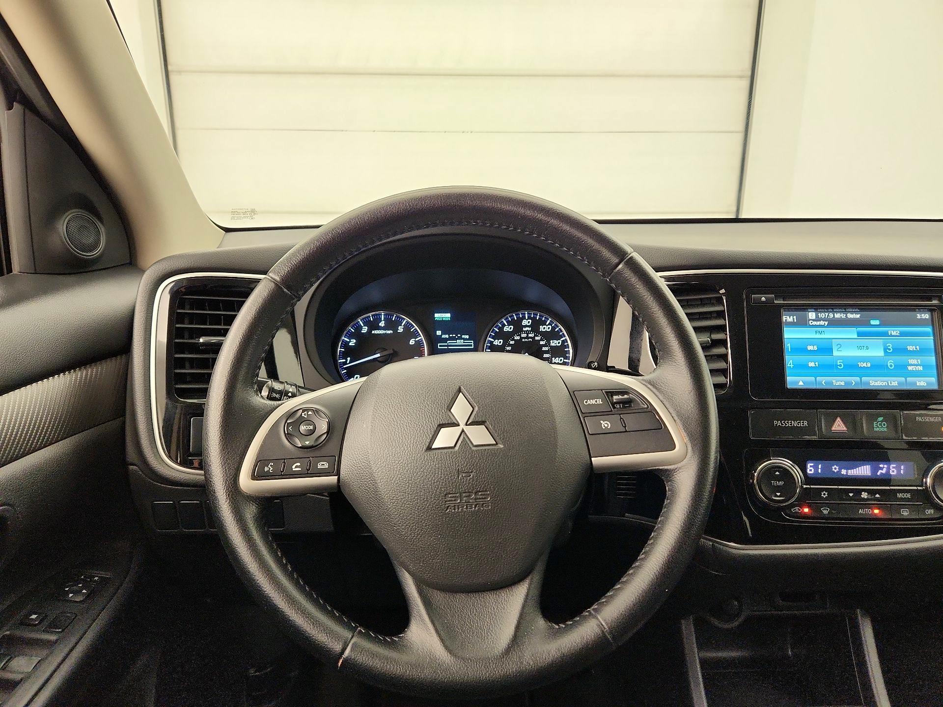 Thumbnail: 2015 Mitsubishi Outlander - 10