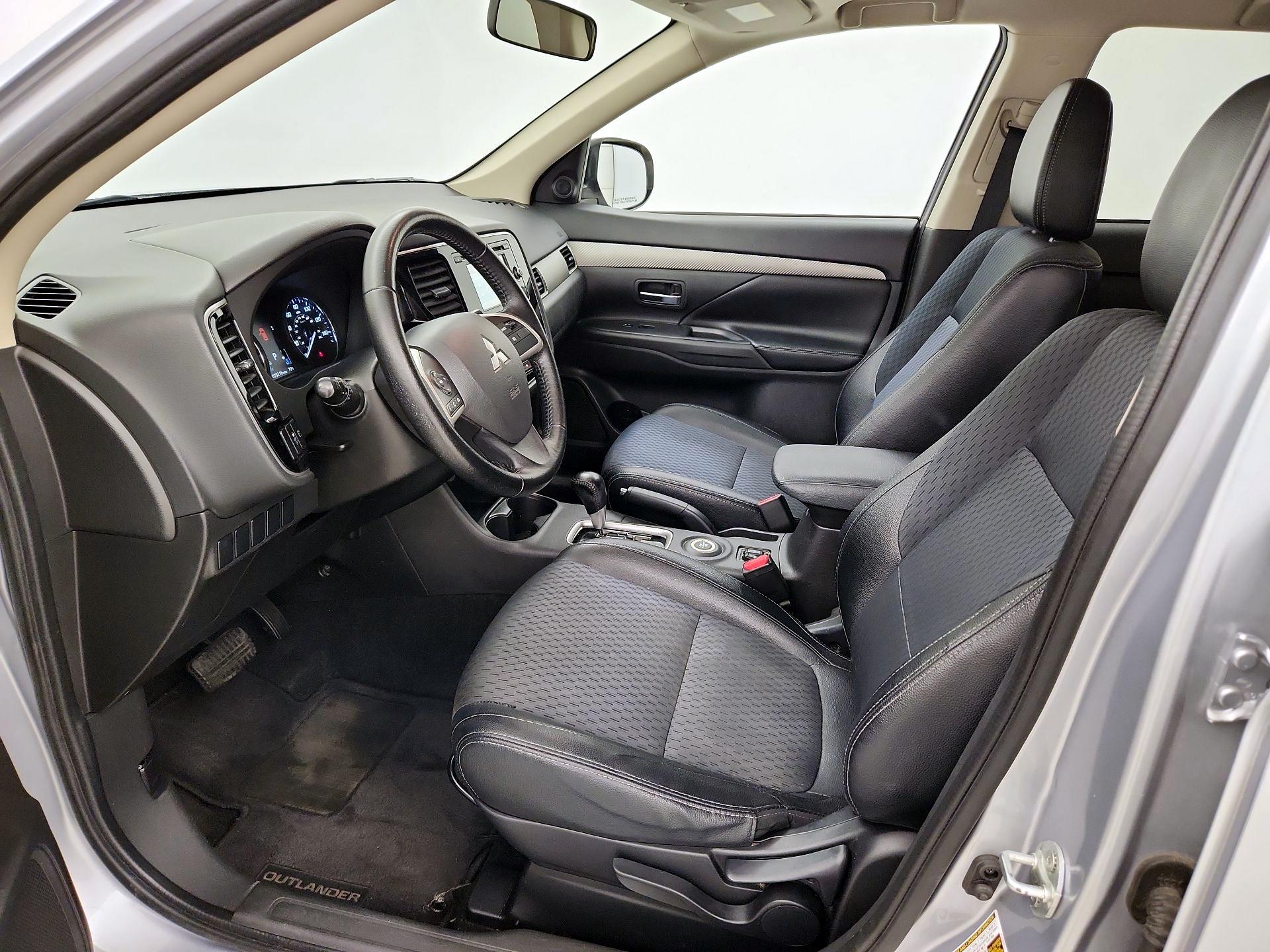 Thumbnail: 2015 Mitsubishi Outlander - 11