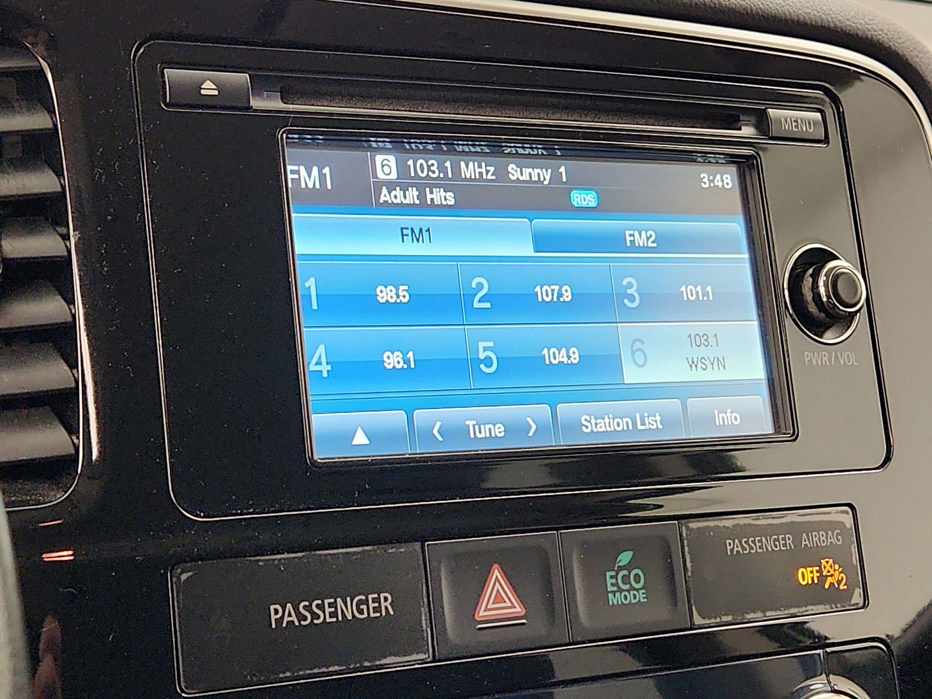 Thumbnail: 2015 Mitsubishi Outlander - 15