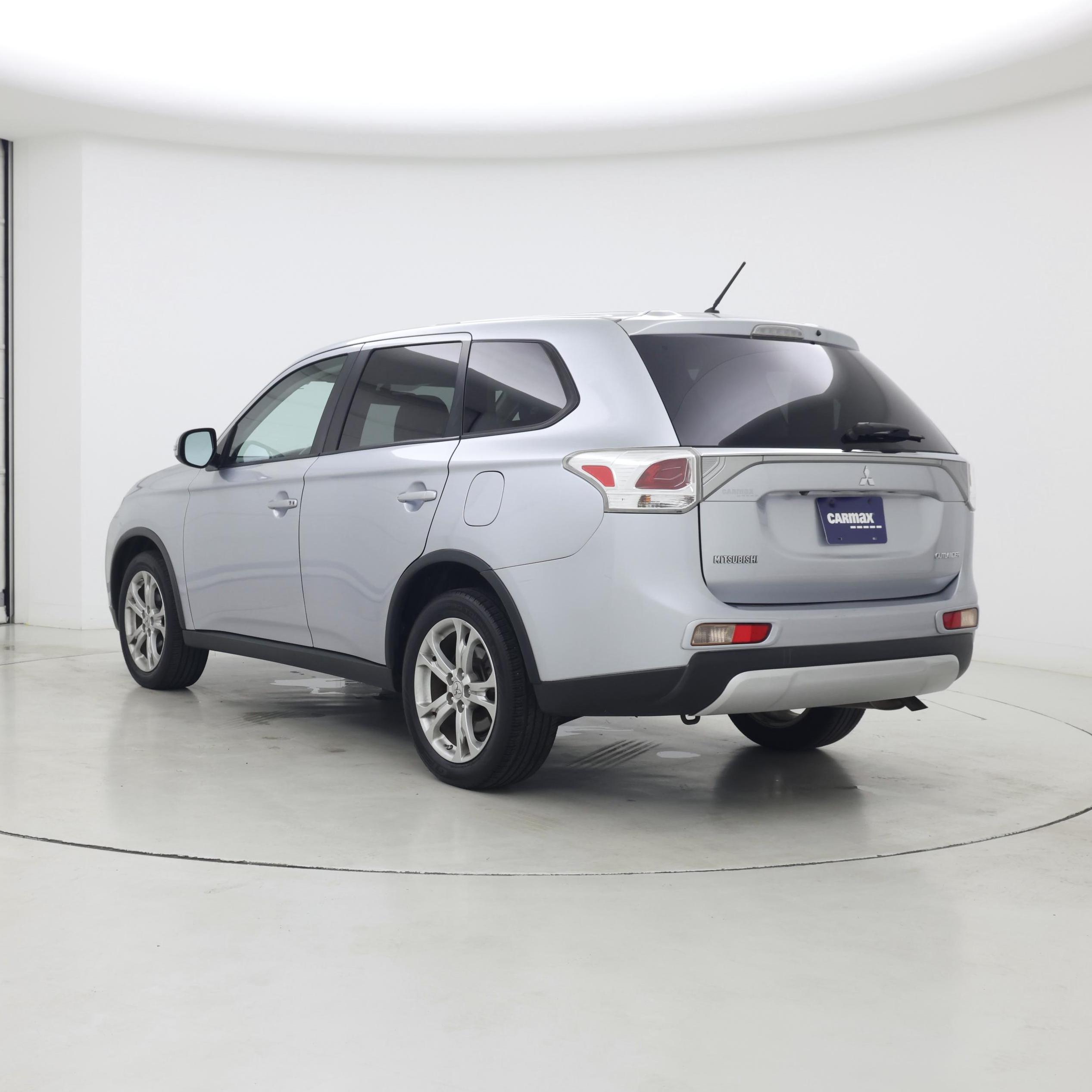 Thumbnail: 2015 Mitsubishi Outlander - 2