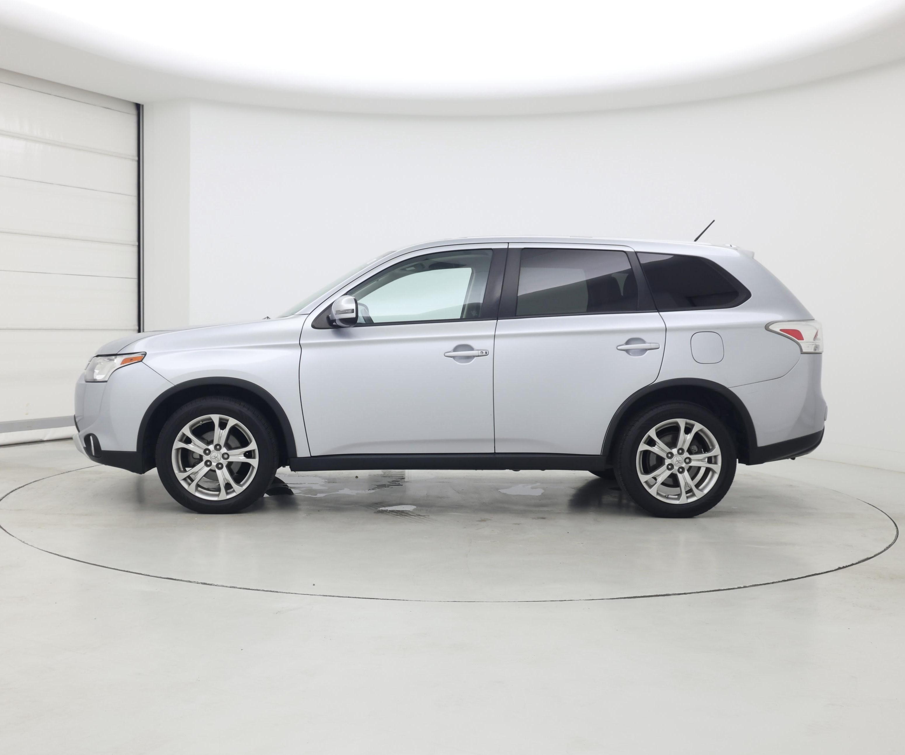 Thumbnail: 2015 Mitsubishi Outlander - 3