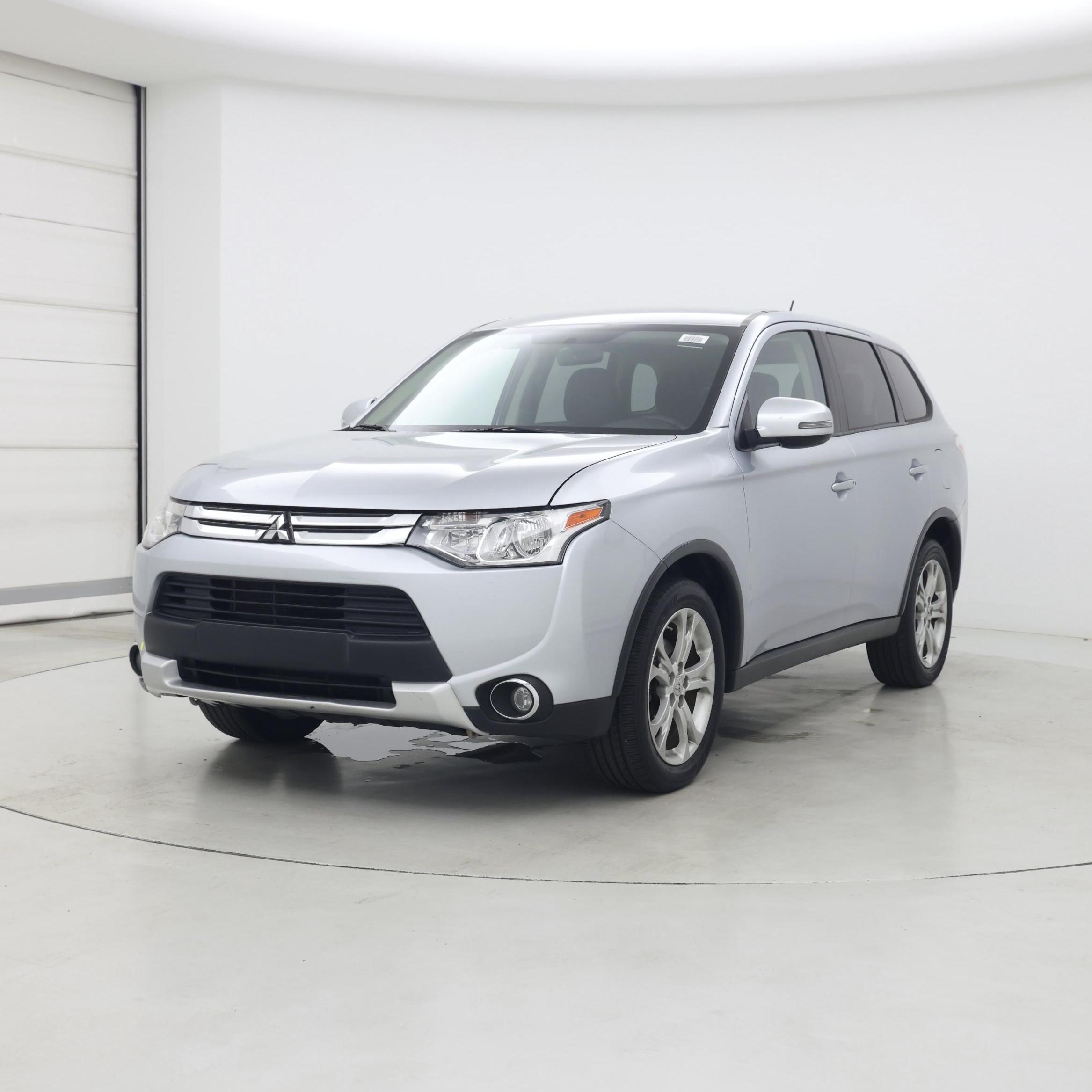 Thumbnail: 2015 Mitsubishi Outlander - 4