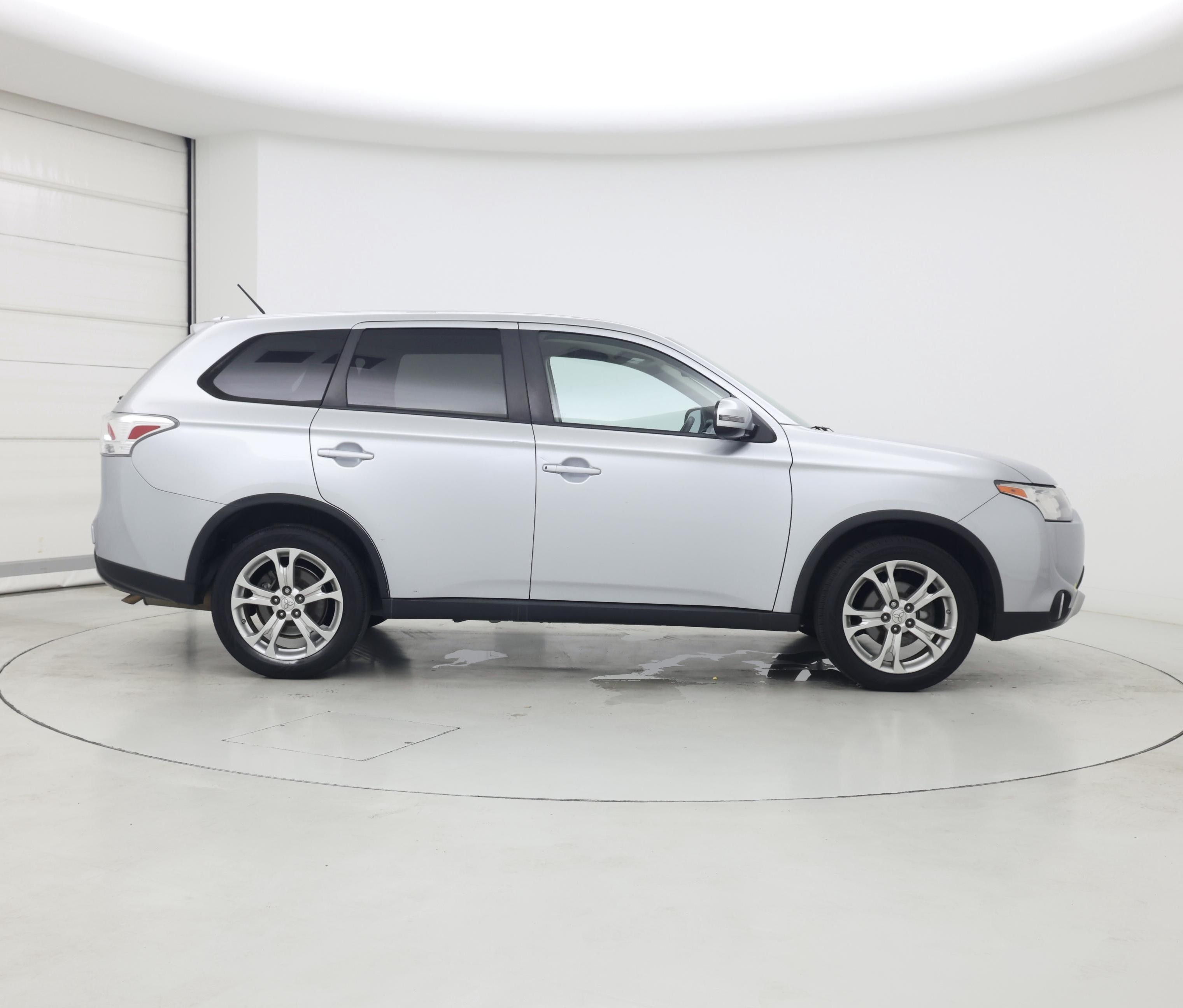 Thumbnail: 2015 Mitsubishi Outlander - 7