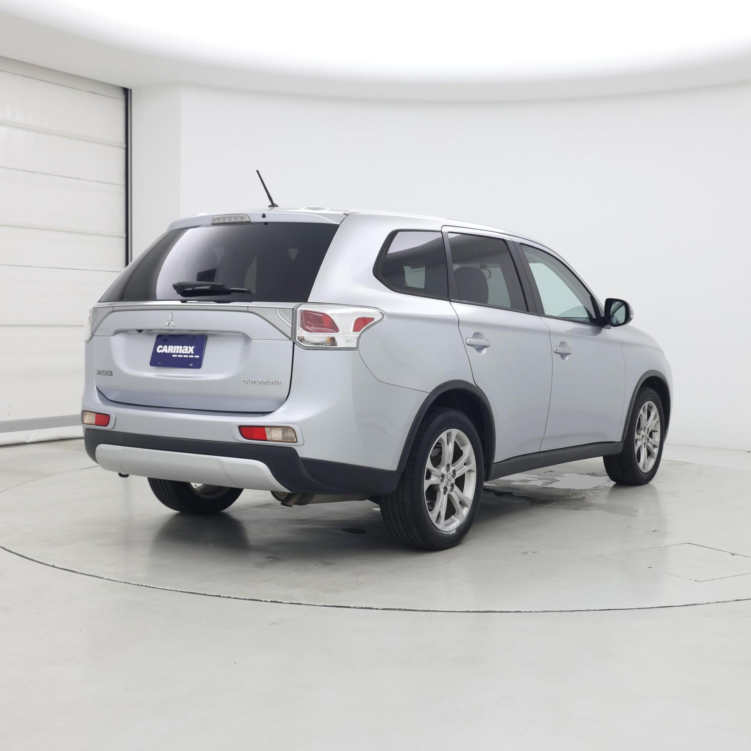 Thumbnail: 2015 Mitsubishi Outlander - 8