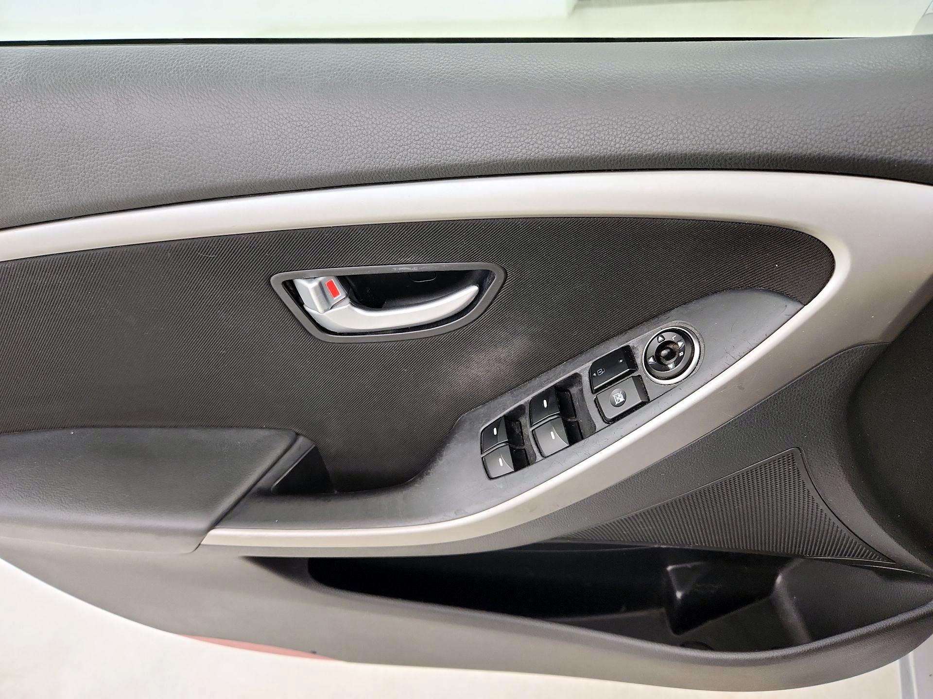 Thumbnail: 2013 Hyundai Elantra - 12