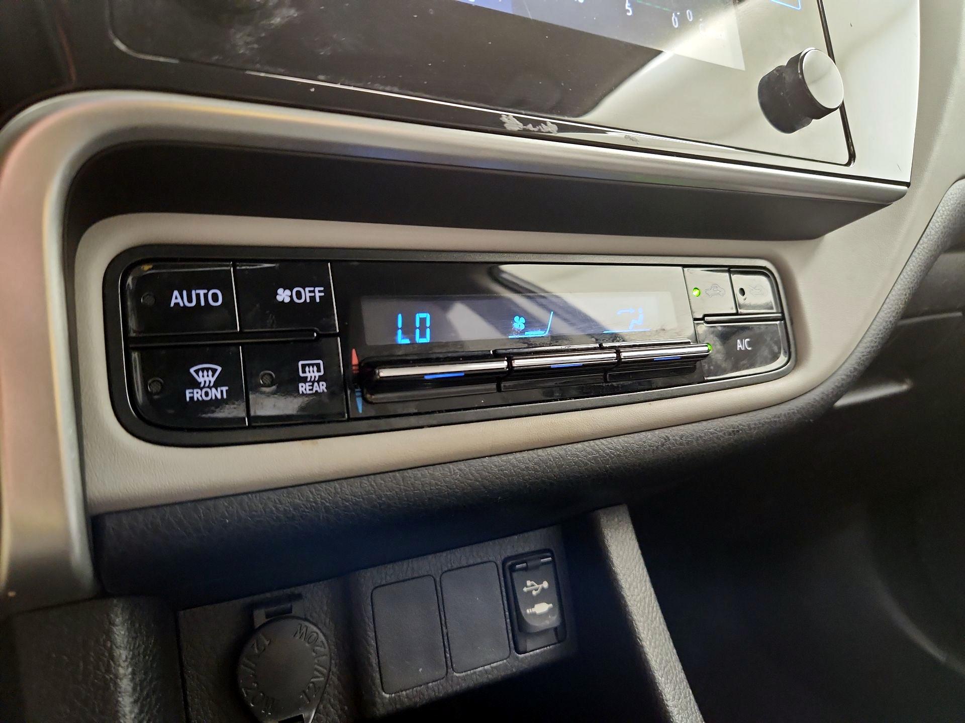 Thumbnail: 2018 Toyota Corolla - 16