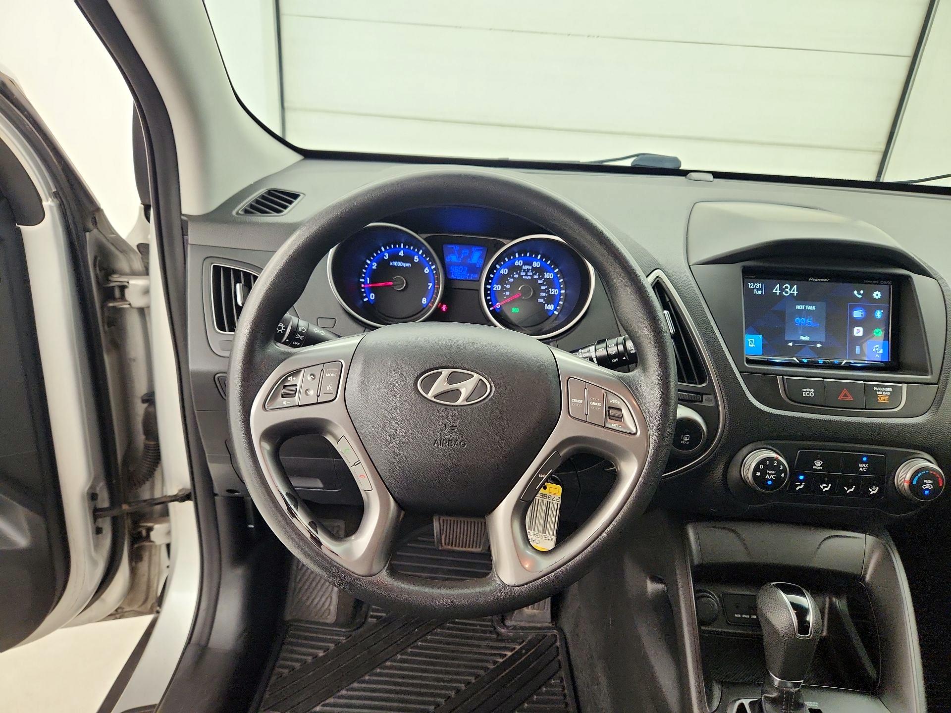 Thumbnail: 2014 Hyundai Tucson - 10