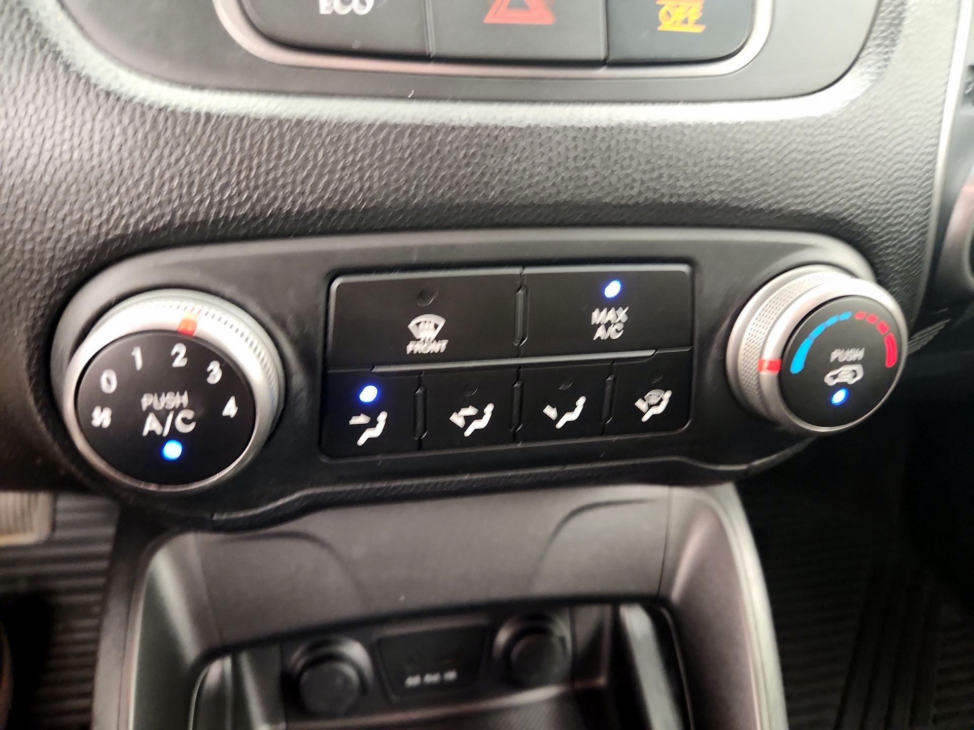 Thumbnail: 2014 Hyundai Tucson - 16