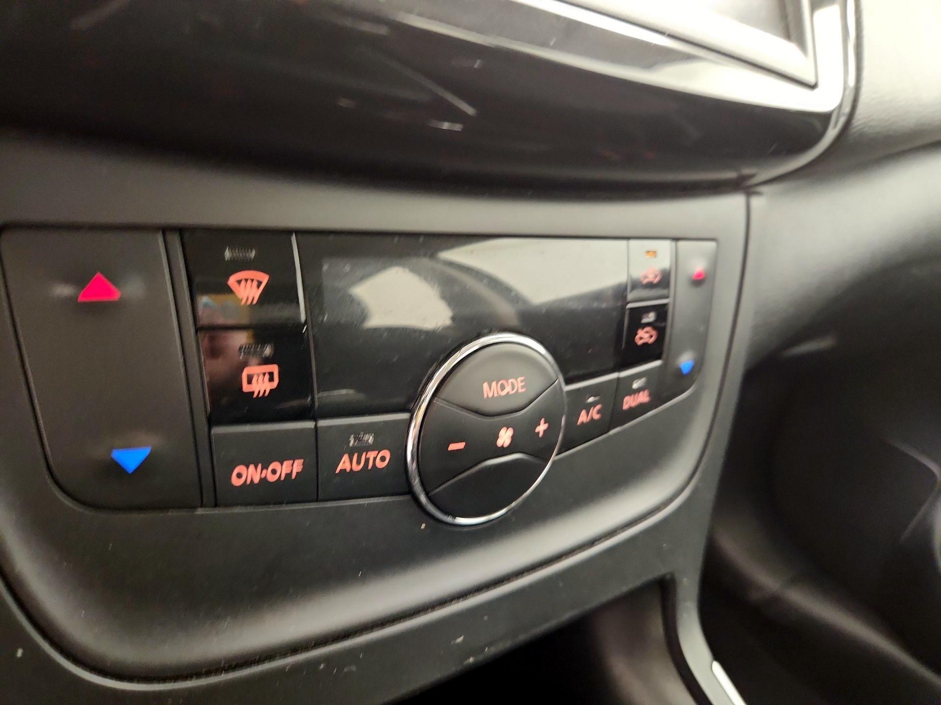 Thumbnail: 2019 Nissan Sentra - 16