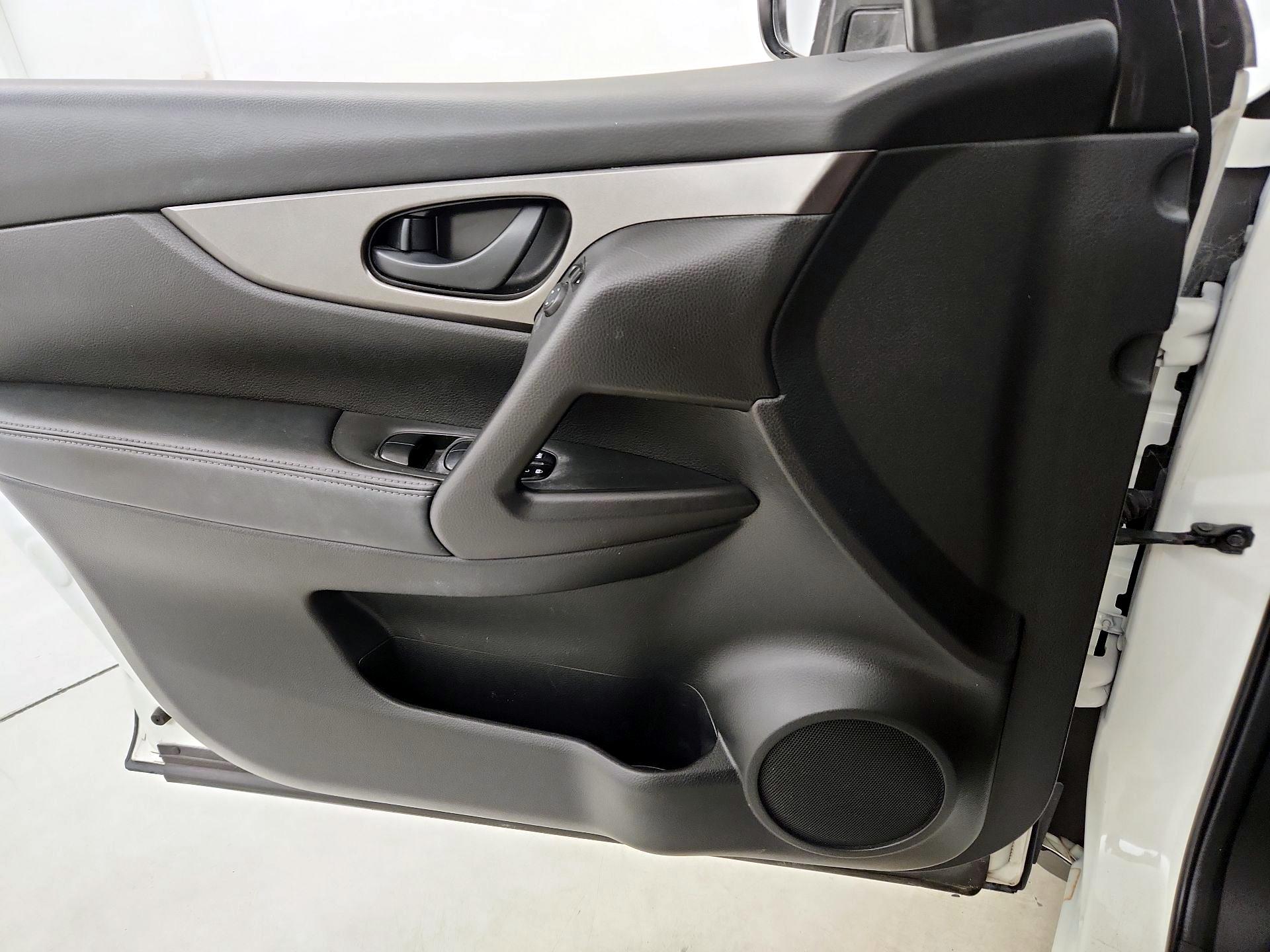 Thumbnail: 2019 Nissan Rogue Sport - 12