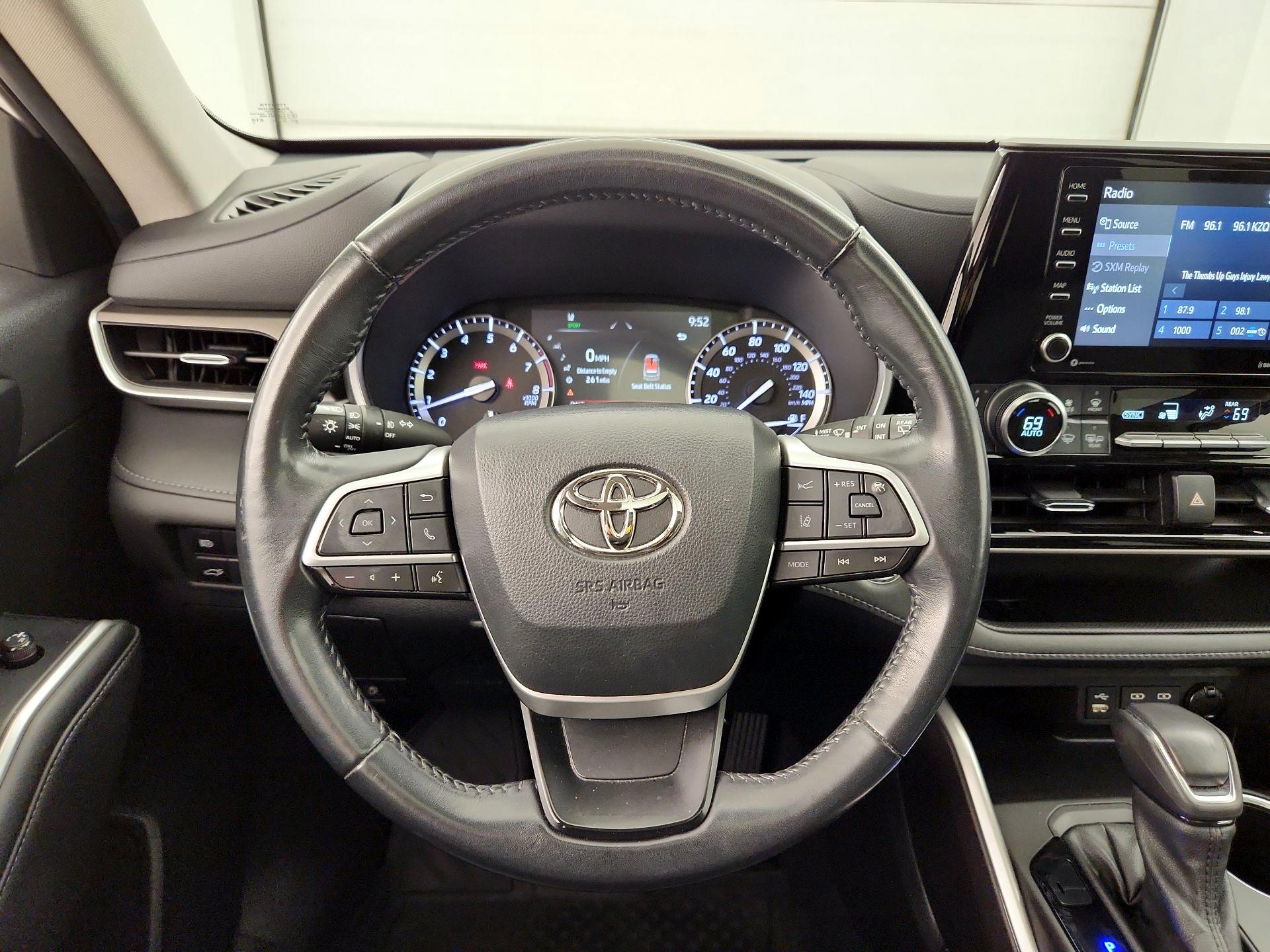 Thumbnail: 2022 Toyota Highlander - 10