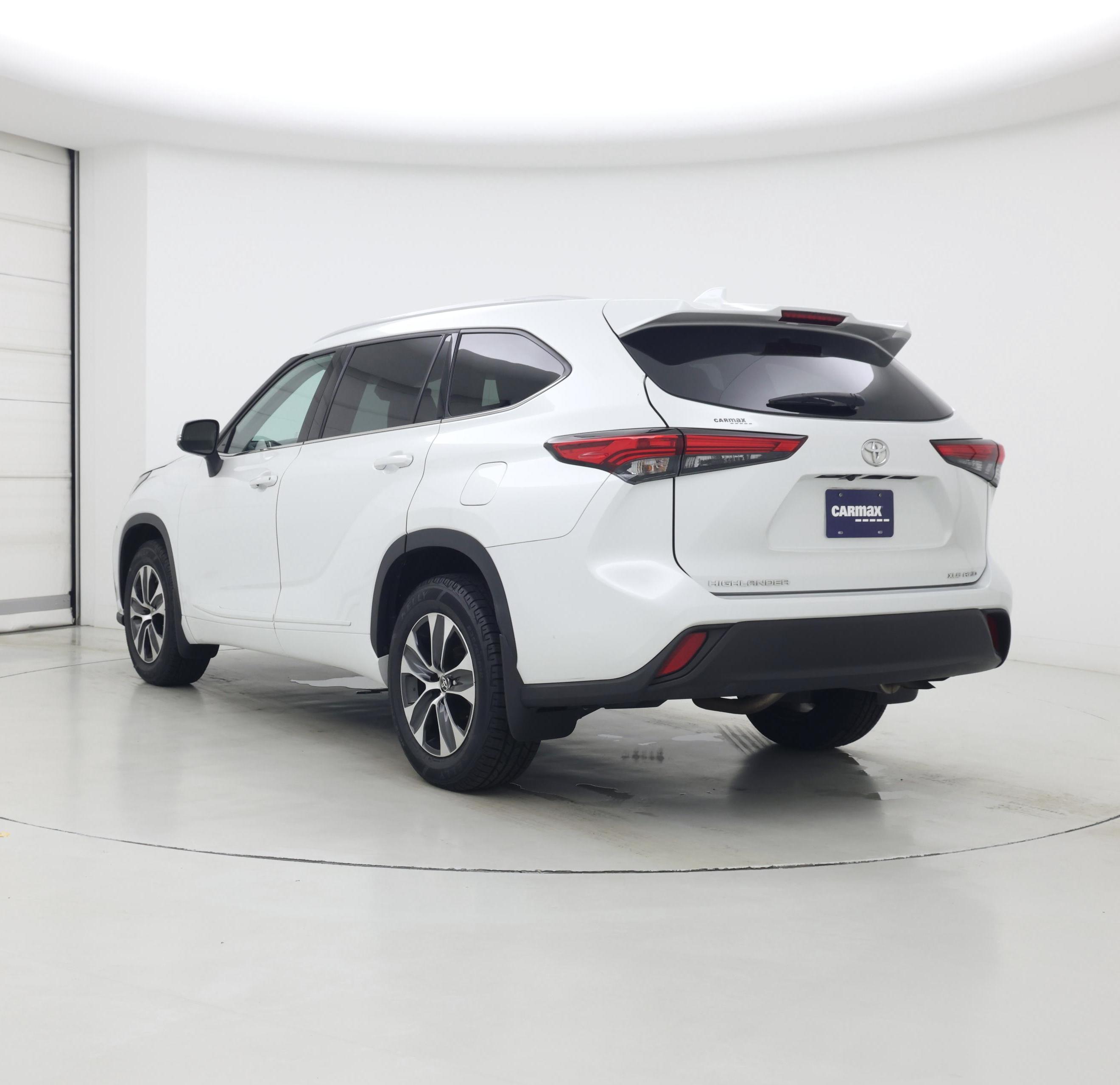 Thumbnail: 2022 Toyota Highlander - 2