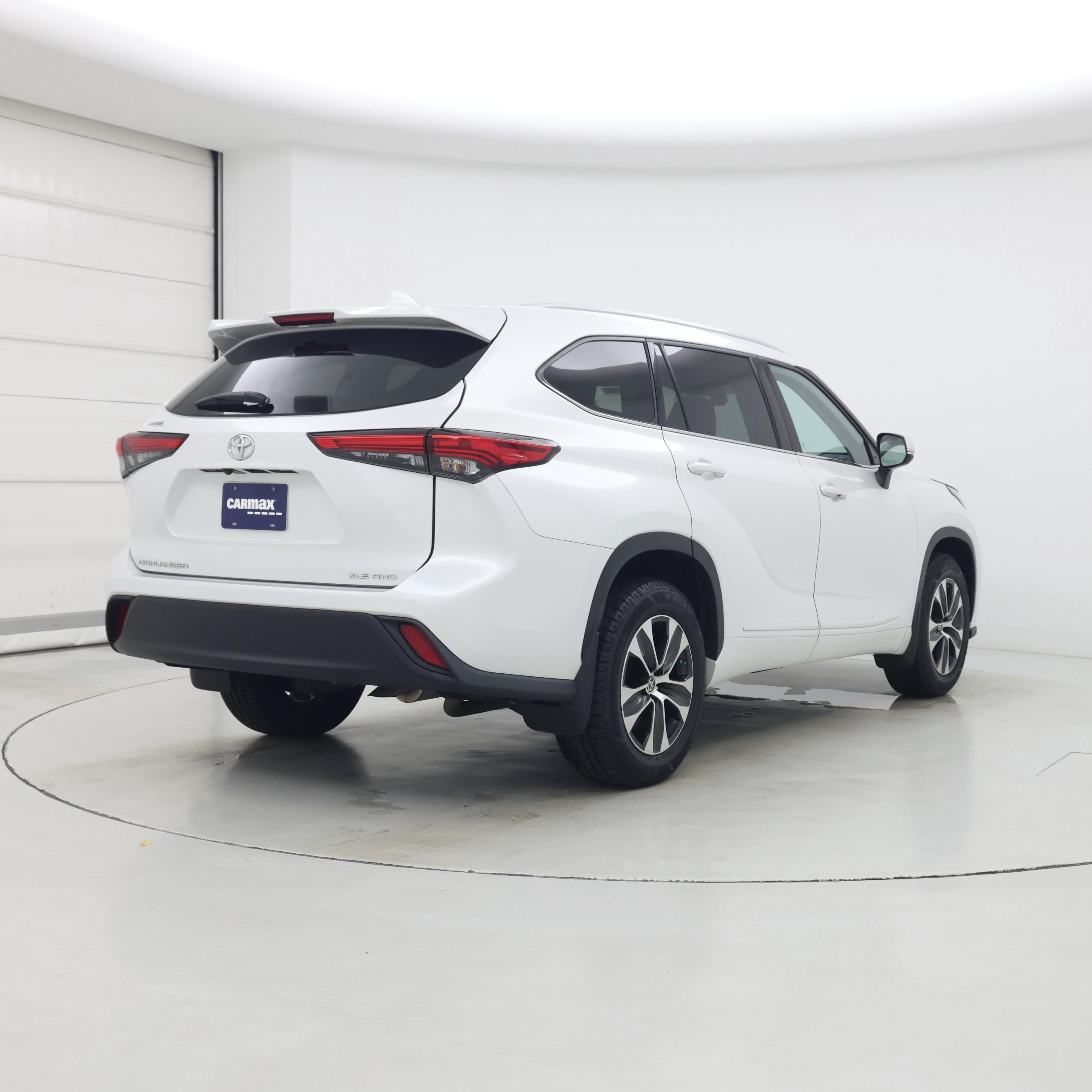 Thumbnail: 2022 Toyota Highlander - 8