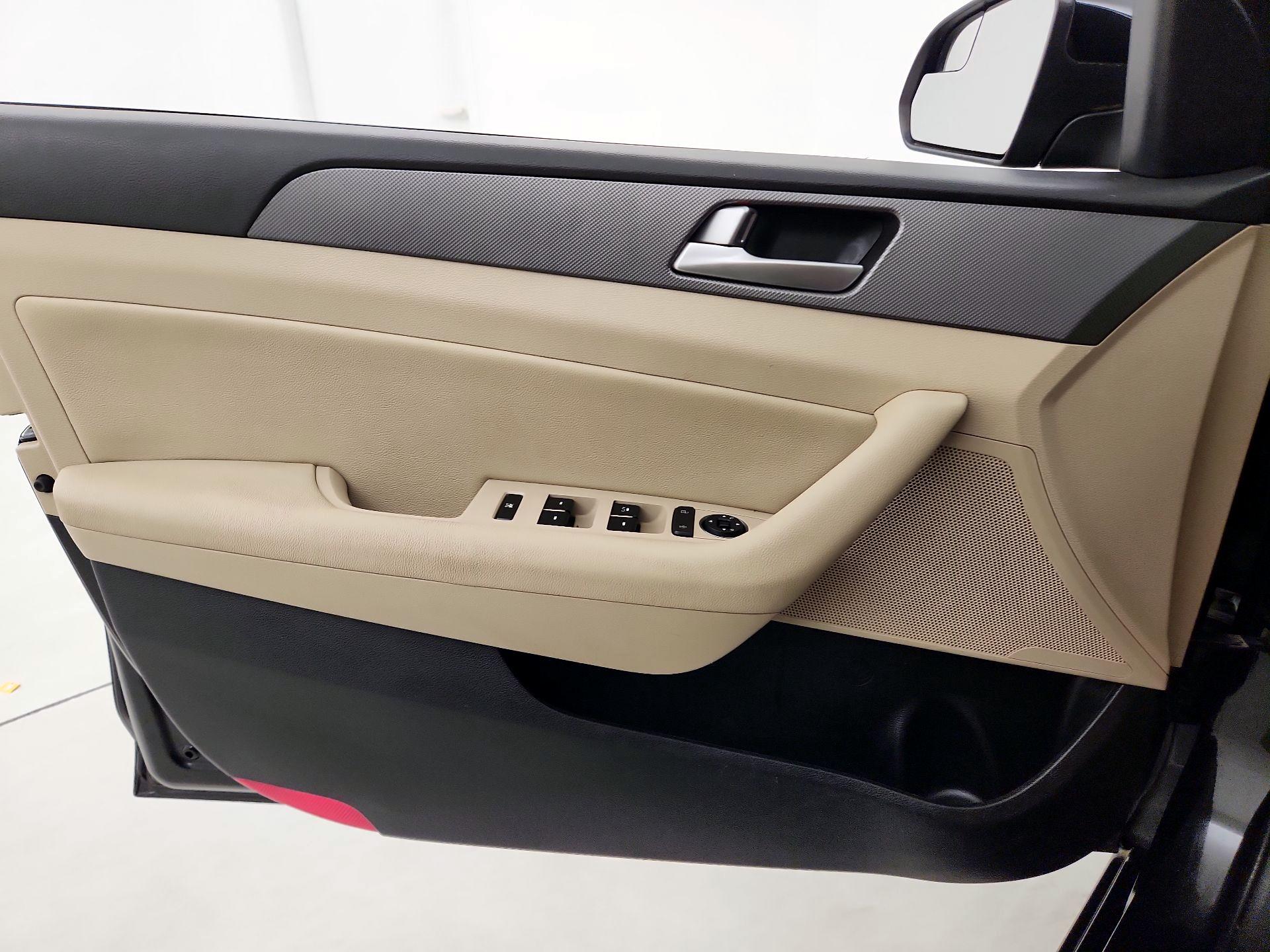 Thumbnail: 2015 Hyundai Sonata - 12