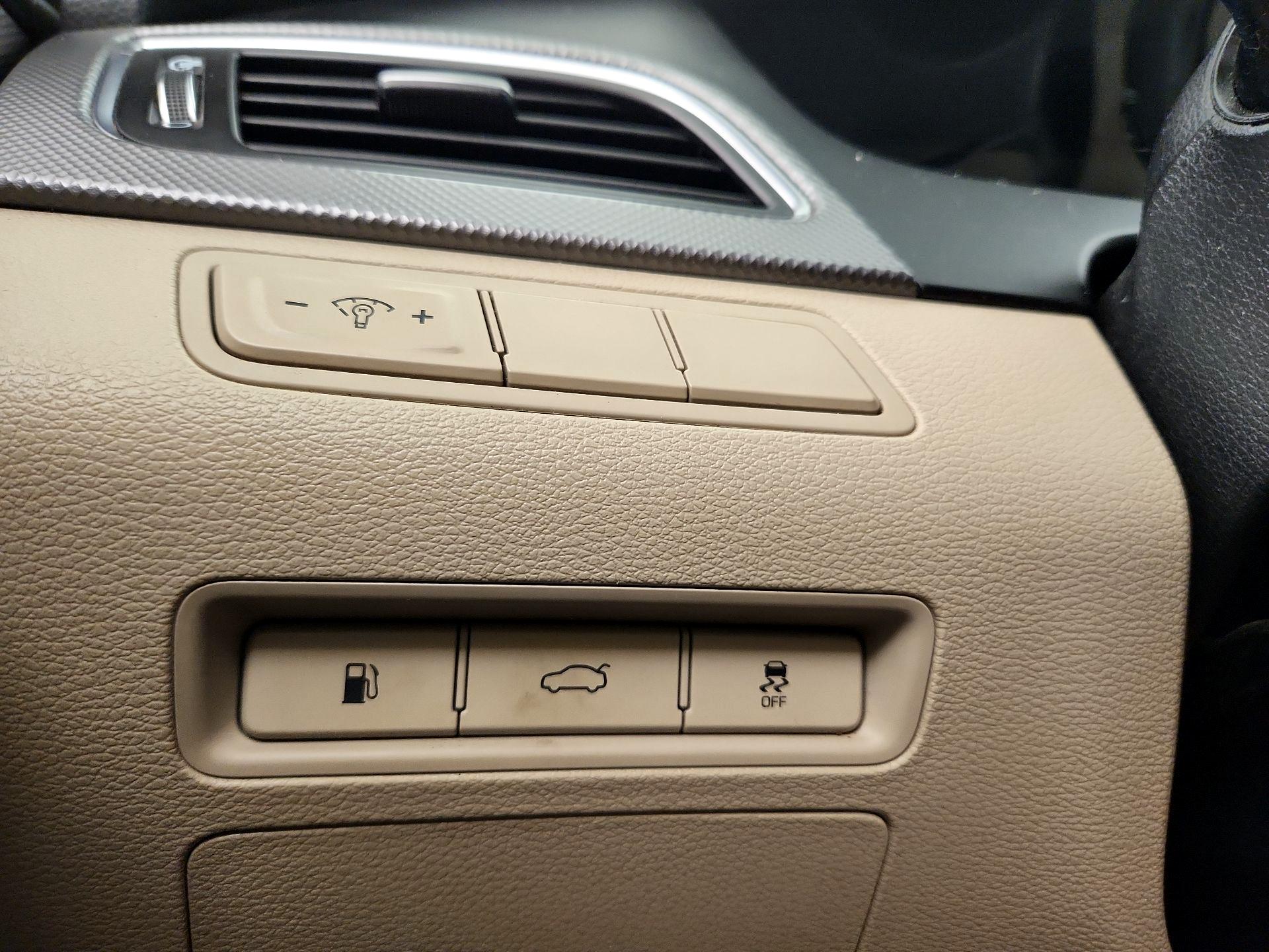 Thumbnail: 2015 Hyundai Sonata - 13