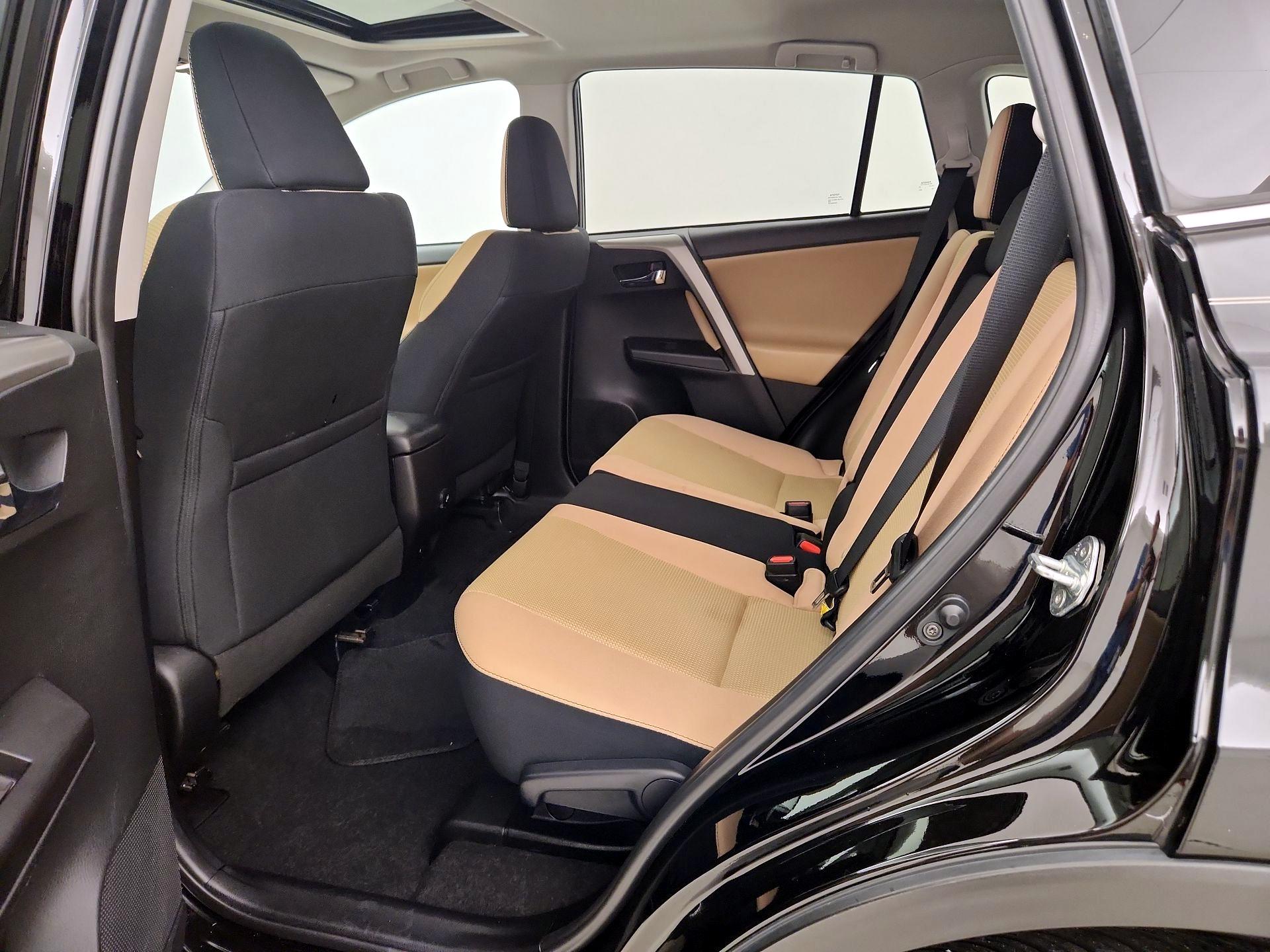 Thumbnail: 2018 Toyota RAV4 - 20
