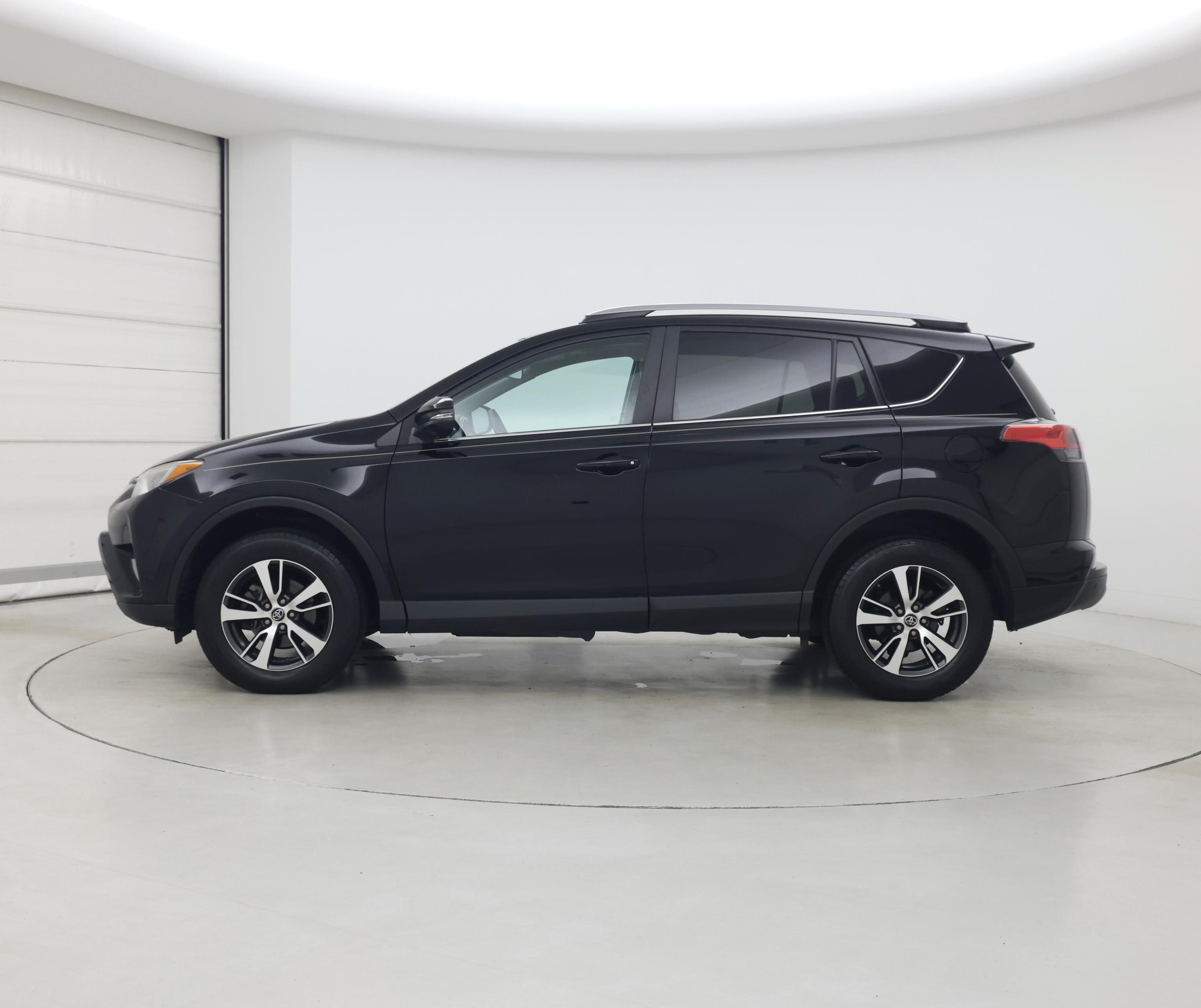 Thumbnail: 2018 Toyota RAV4 - 3