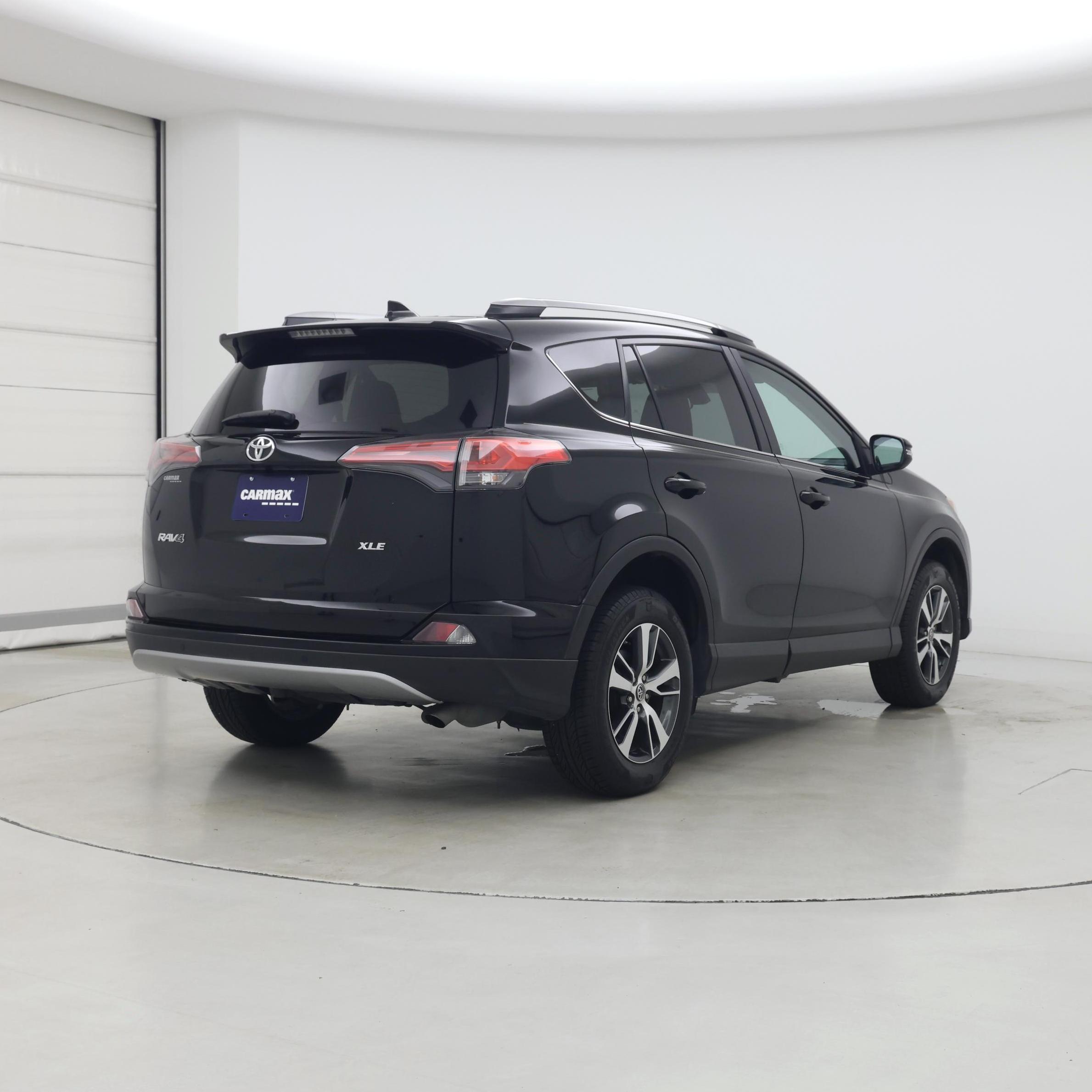 Thumbnail: 2018 Toyota RAV4 - 8