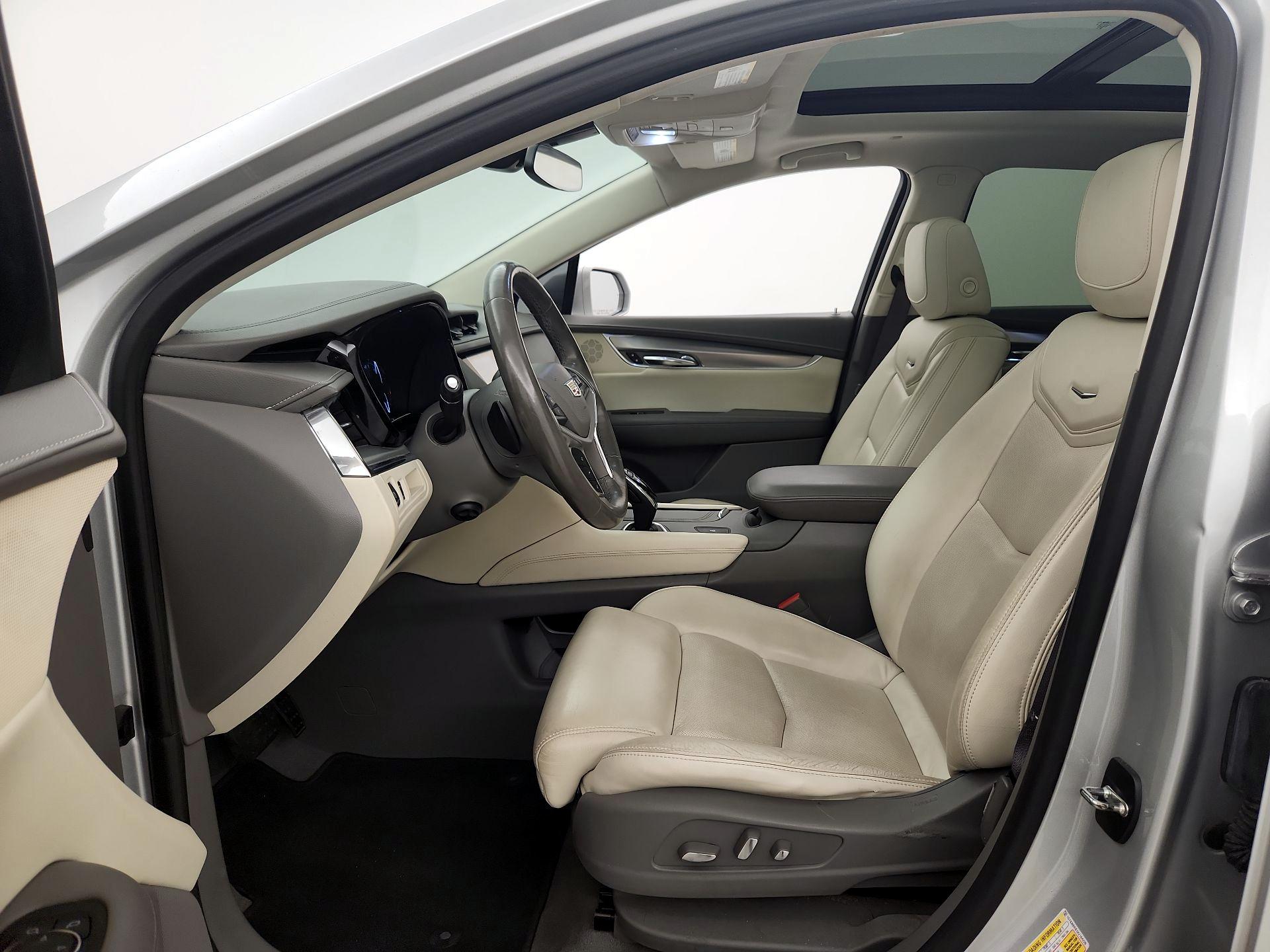 Thumbnail: 2017 Cadillac XT5 - 11