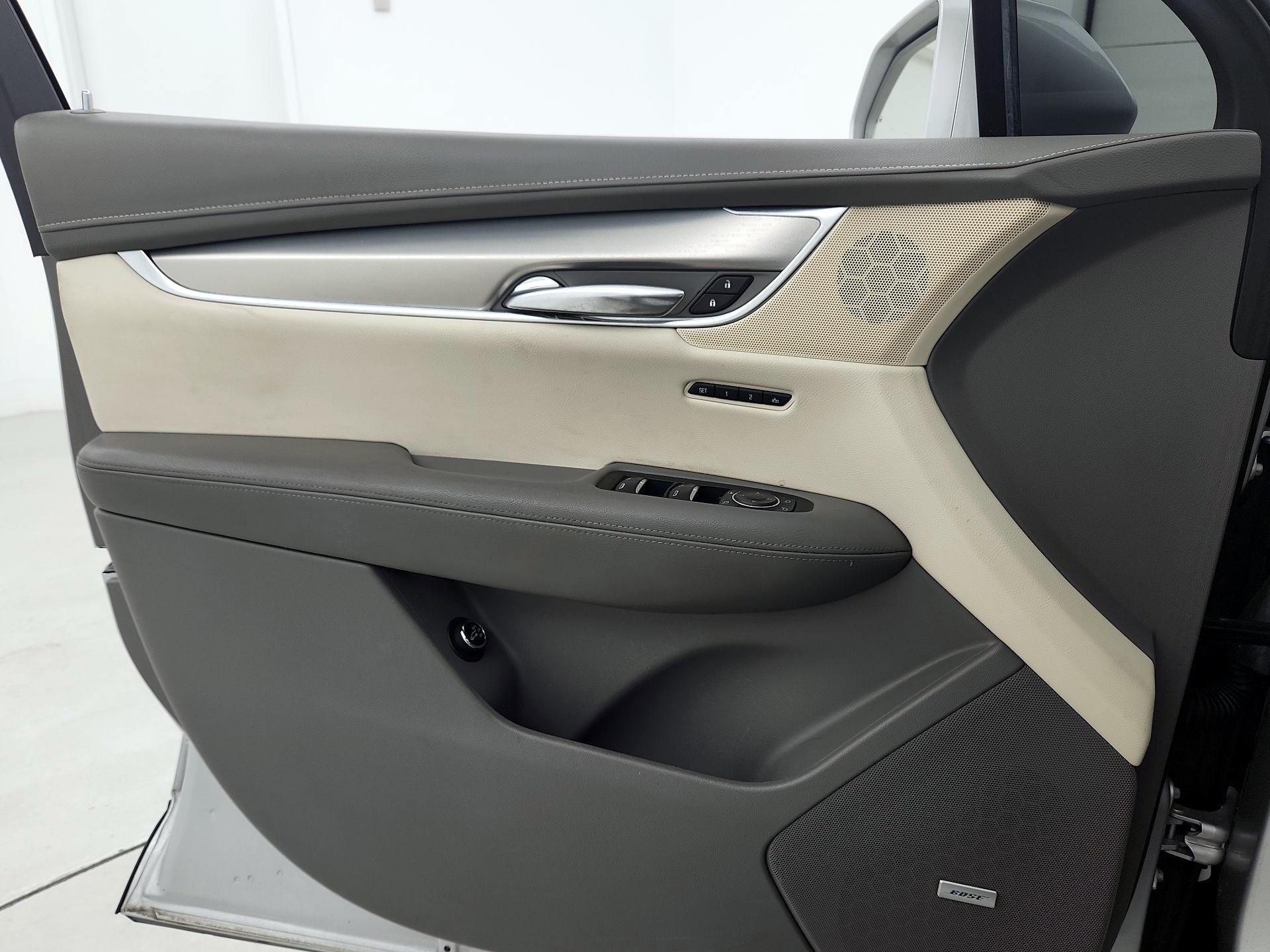 Thumbnail: 2017 Cadillac XT5 - 12