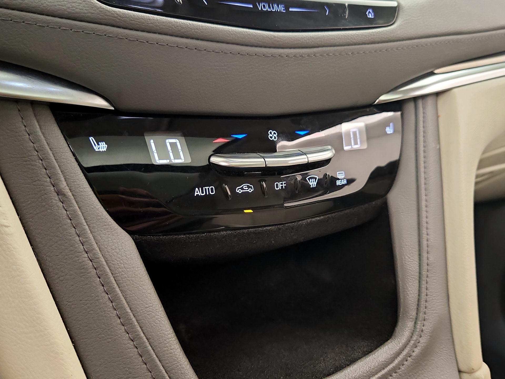 Thumbnail: 2017 Cadillac XT5 - 17