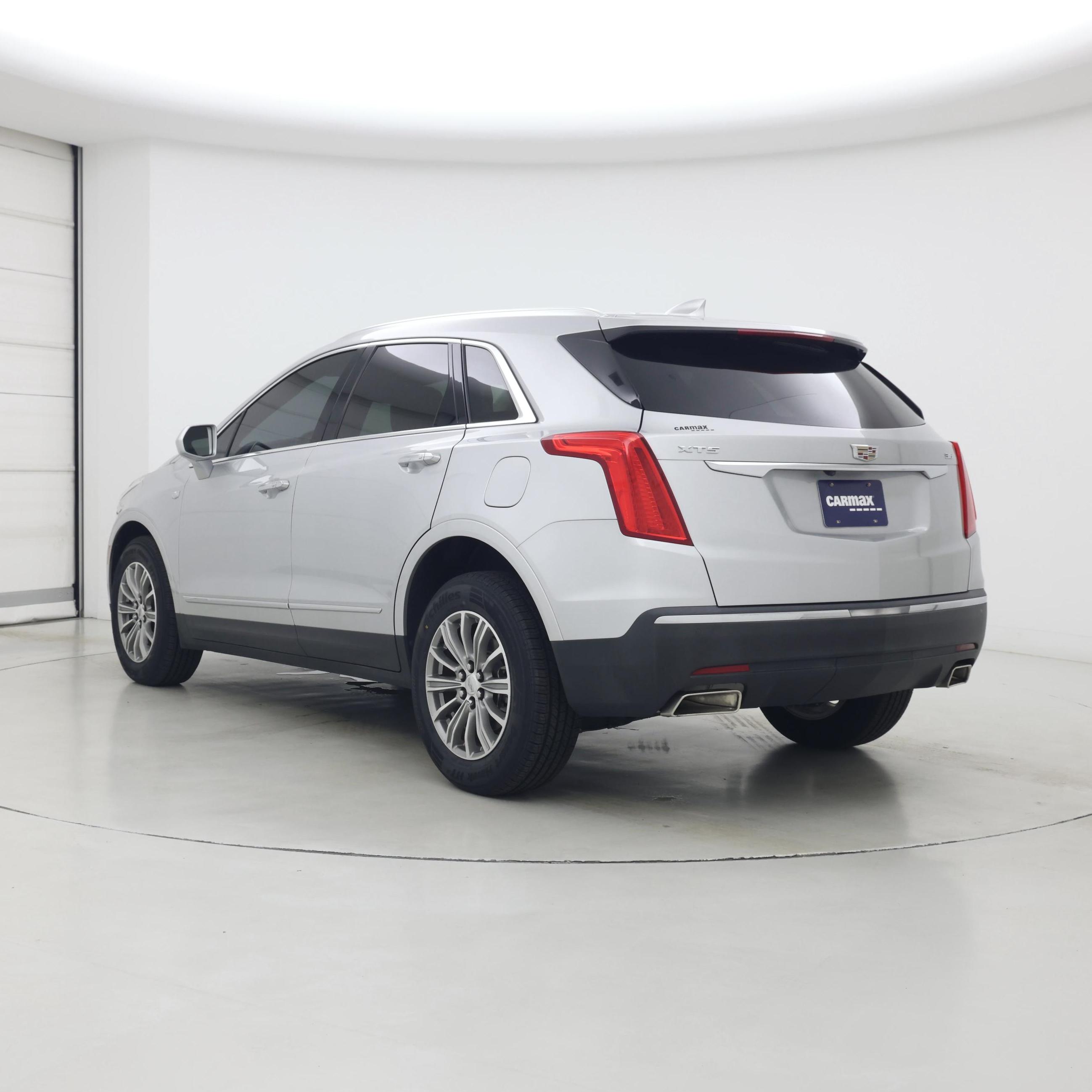 Thumbnail: 2017 Cadillac XT5 - 2