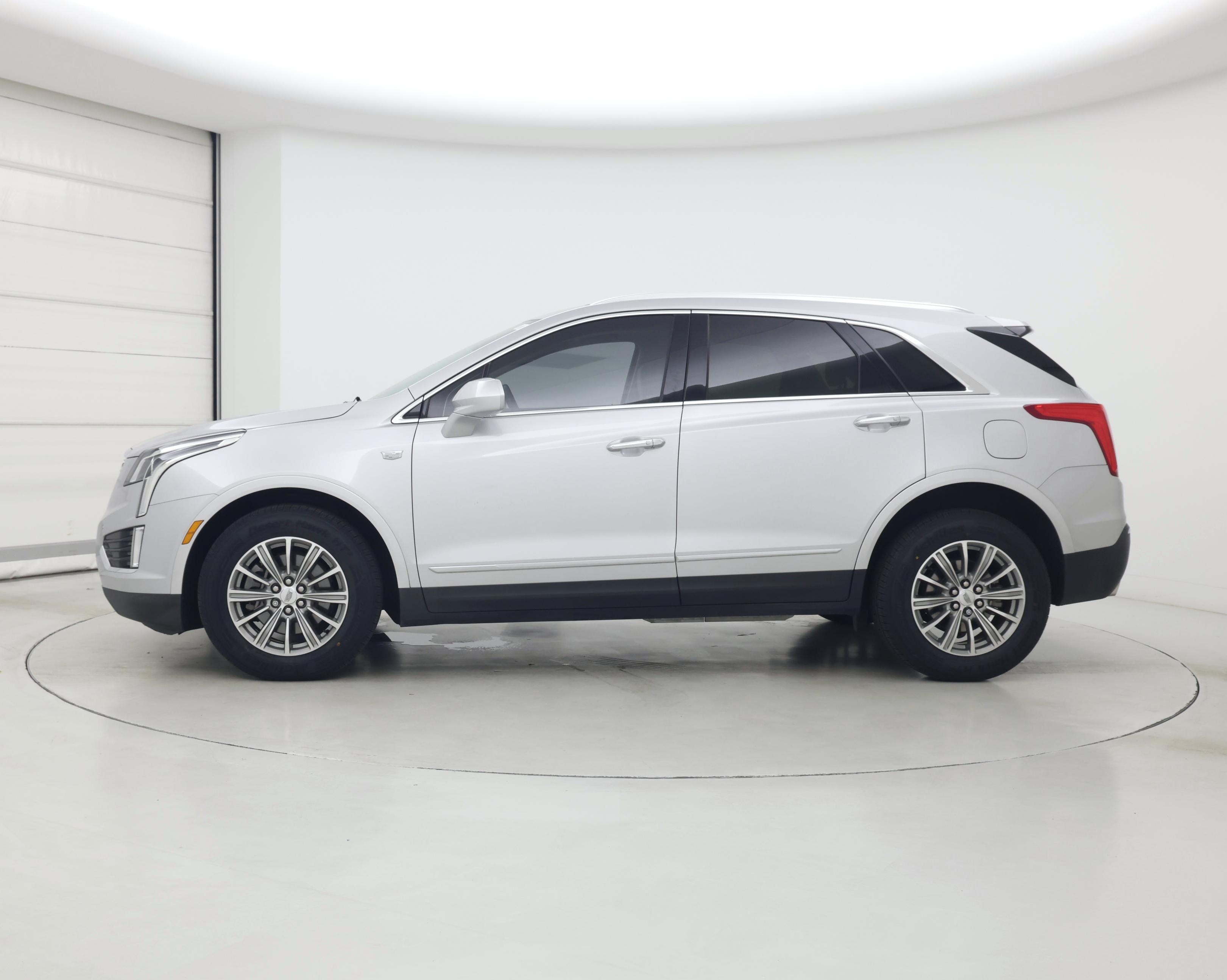 Thumbnail: 2017 Cadillac XT5 - 3