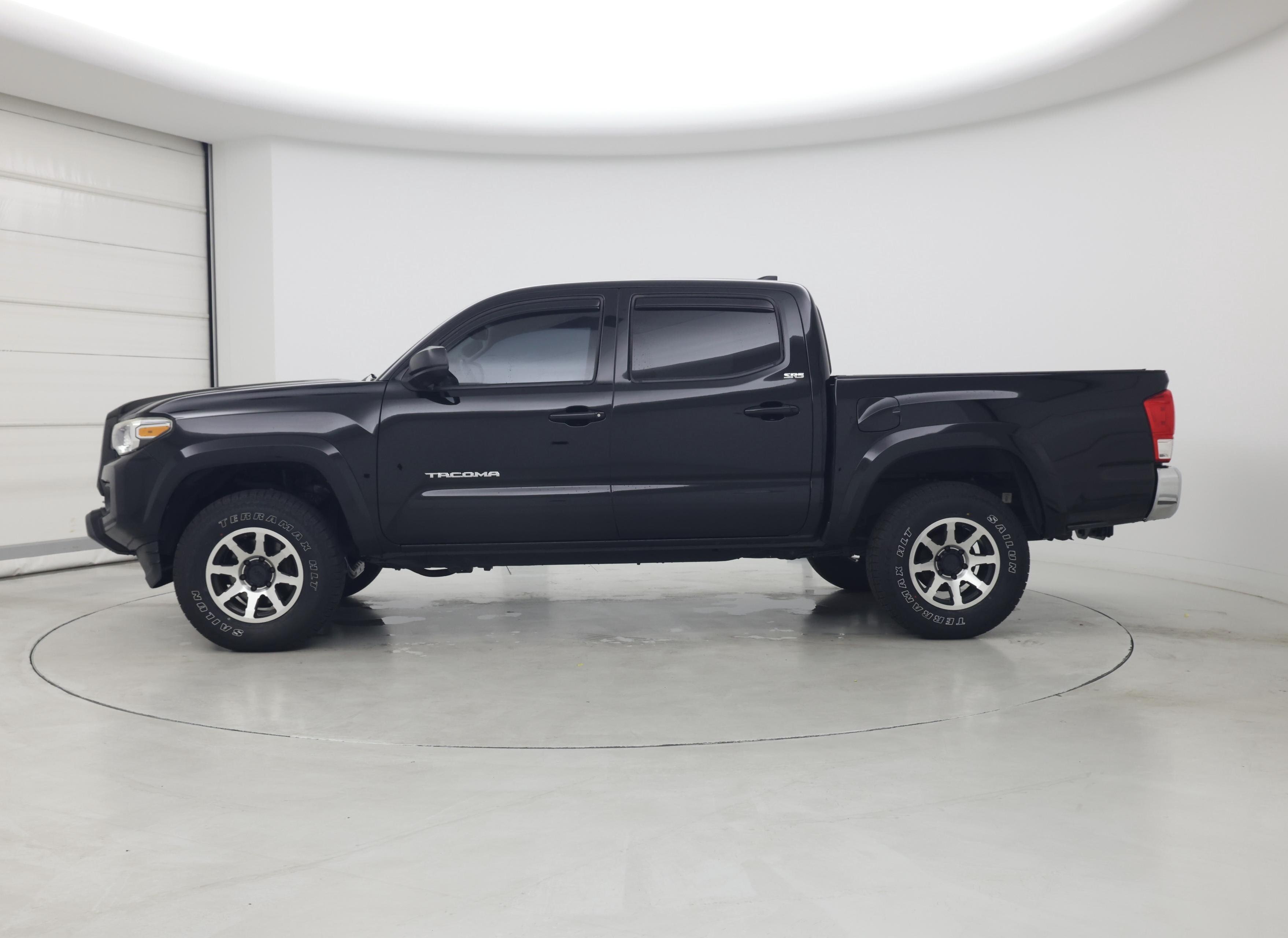 Thumbnail: 2017 Toyota Tacoma - 3