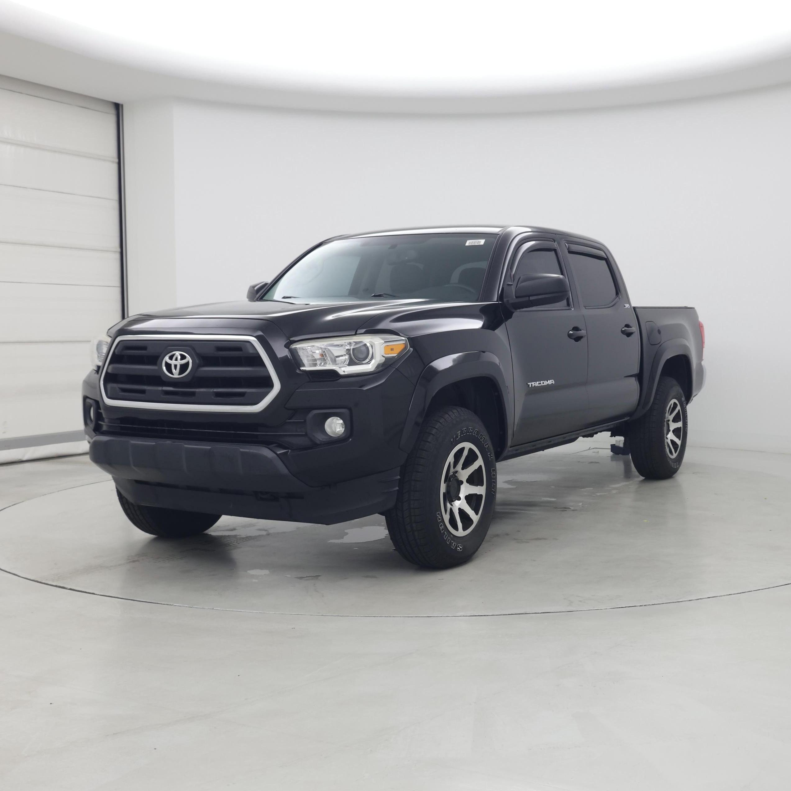 Thumbnail: 2017 Toyota Tacoma - 4