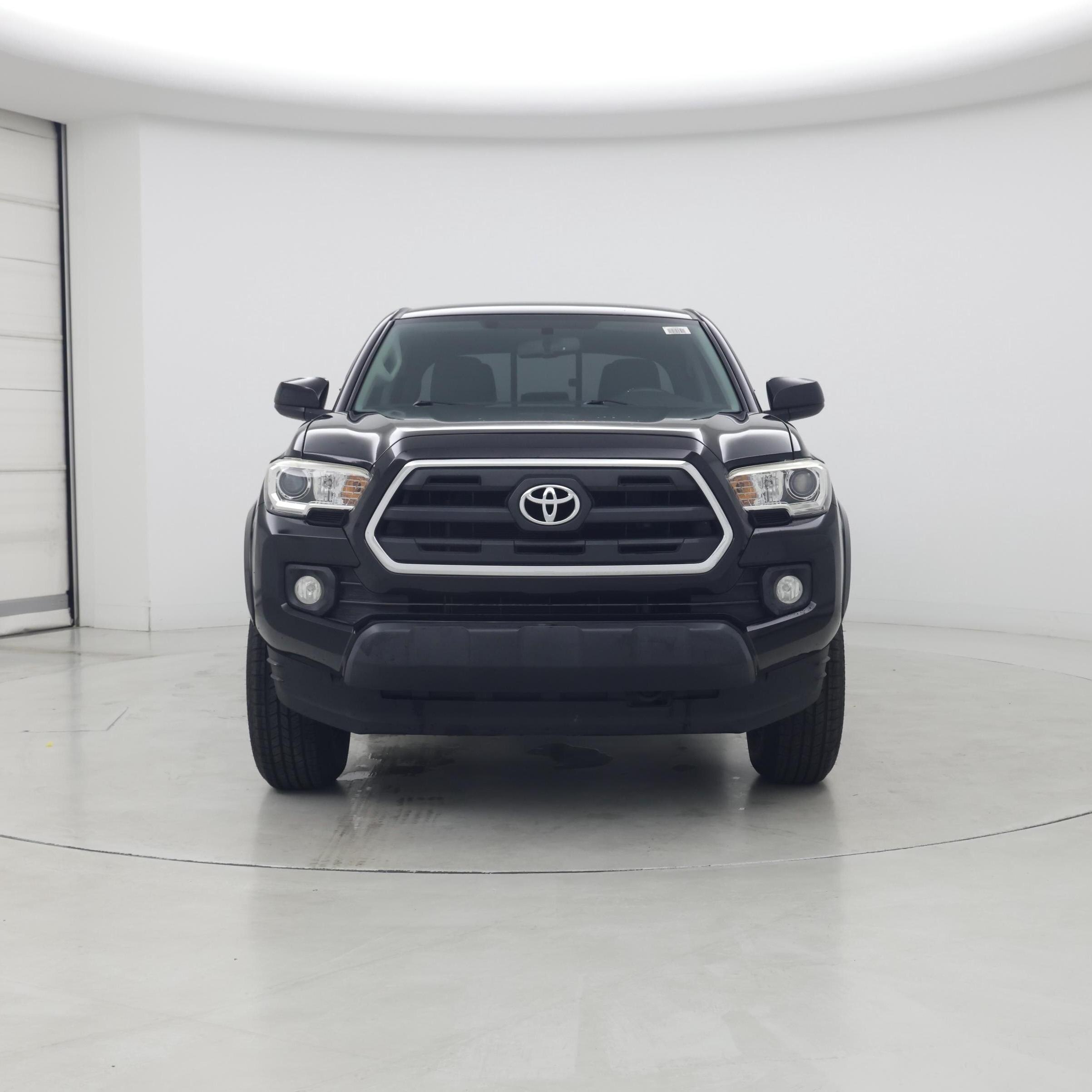 Thumbnail: 2017 Toyota Tacoma - 5