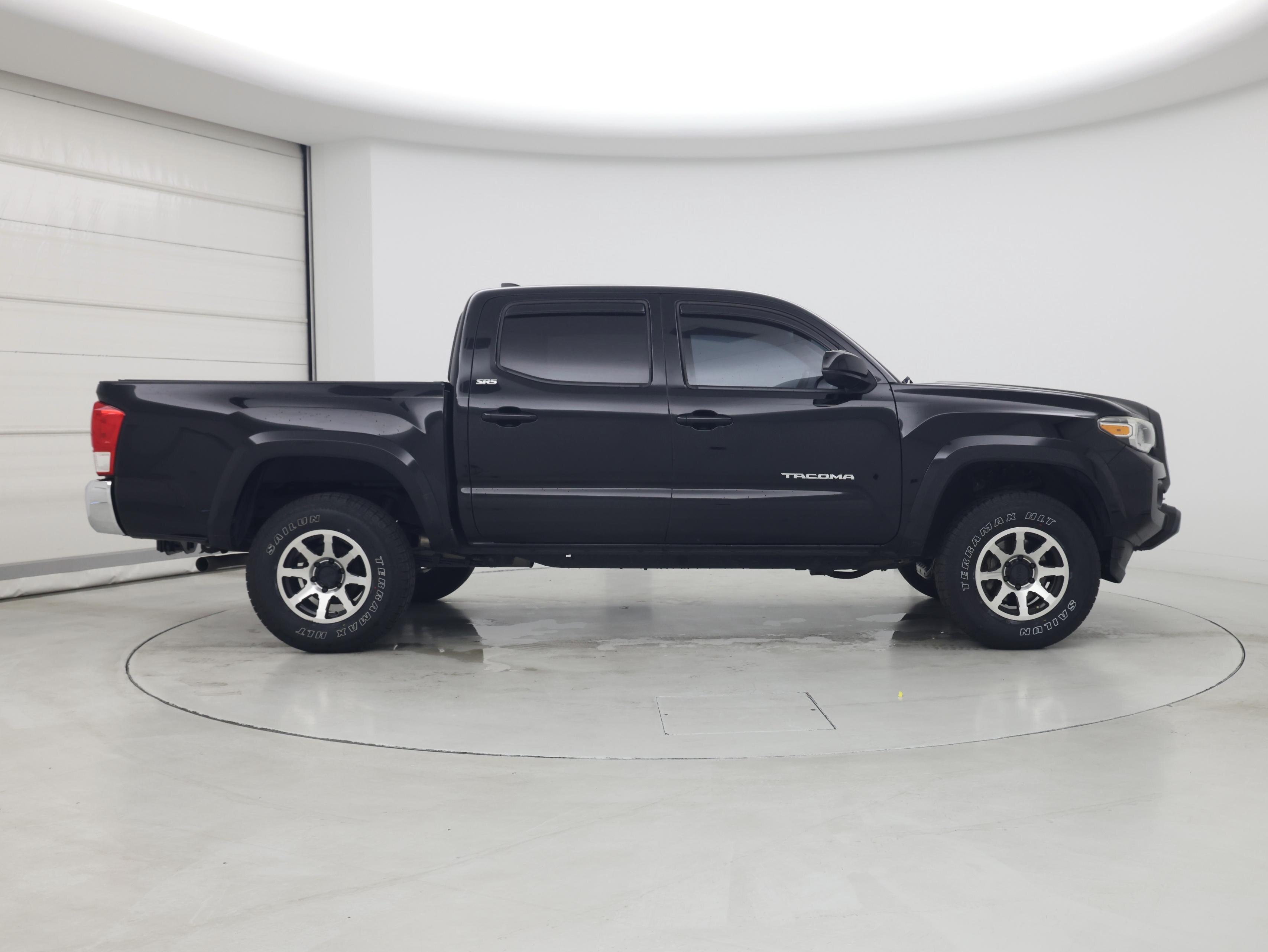 Thumbnail: 2017 Toyota Tacoma - 7