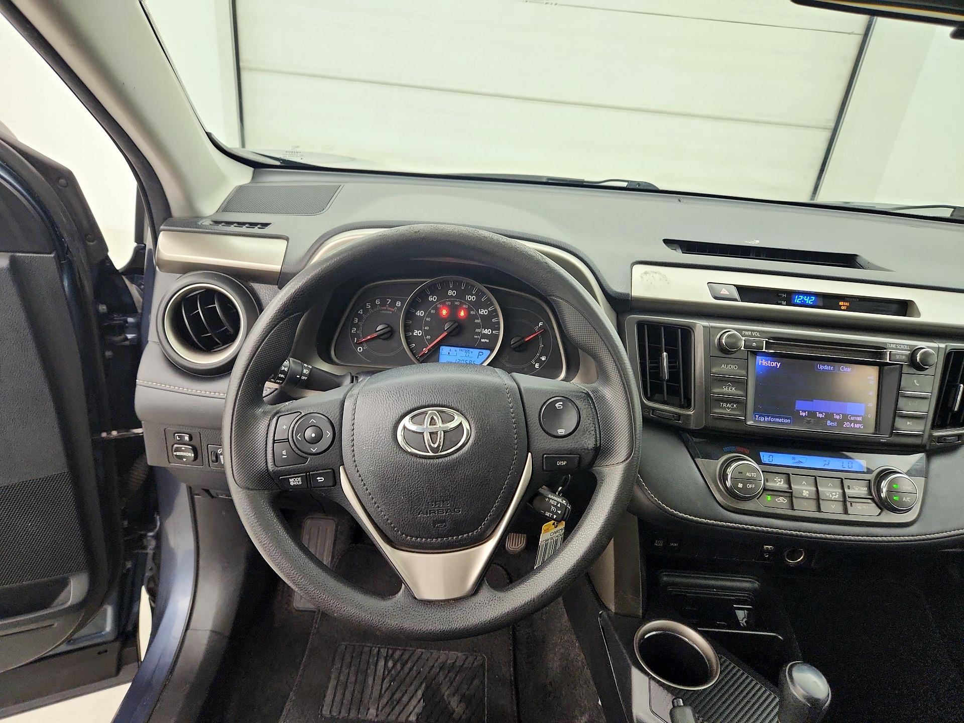 Thumbnail: 2013 Toyota RAV4 - 10