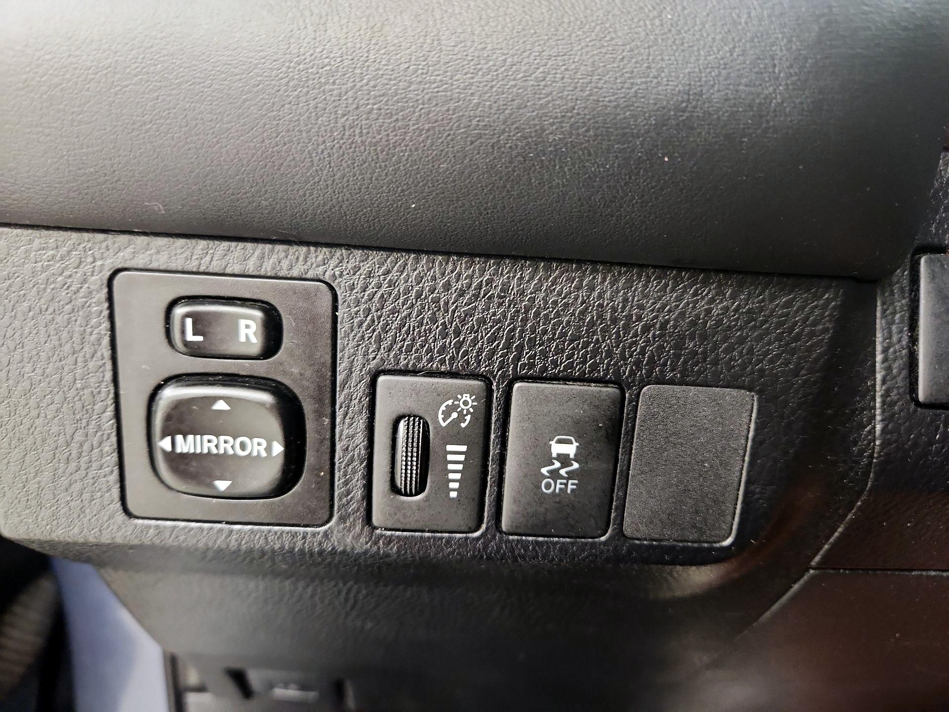 Thumbnail: 2013 Toyota RAV4 - 13