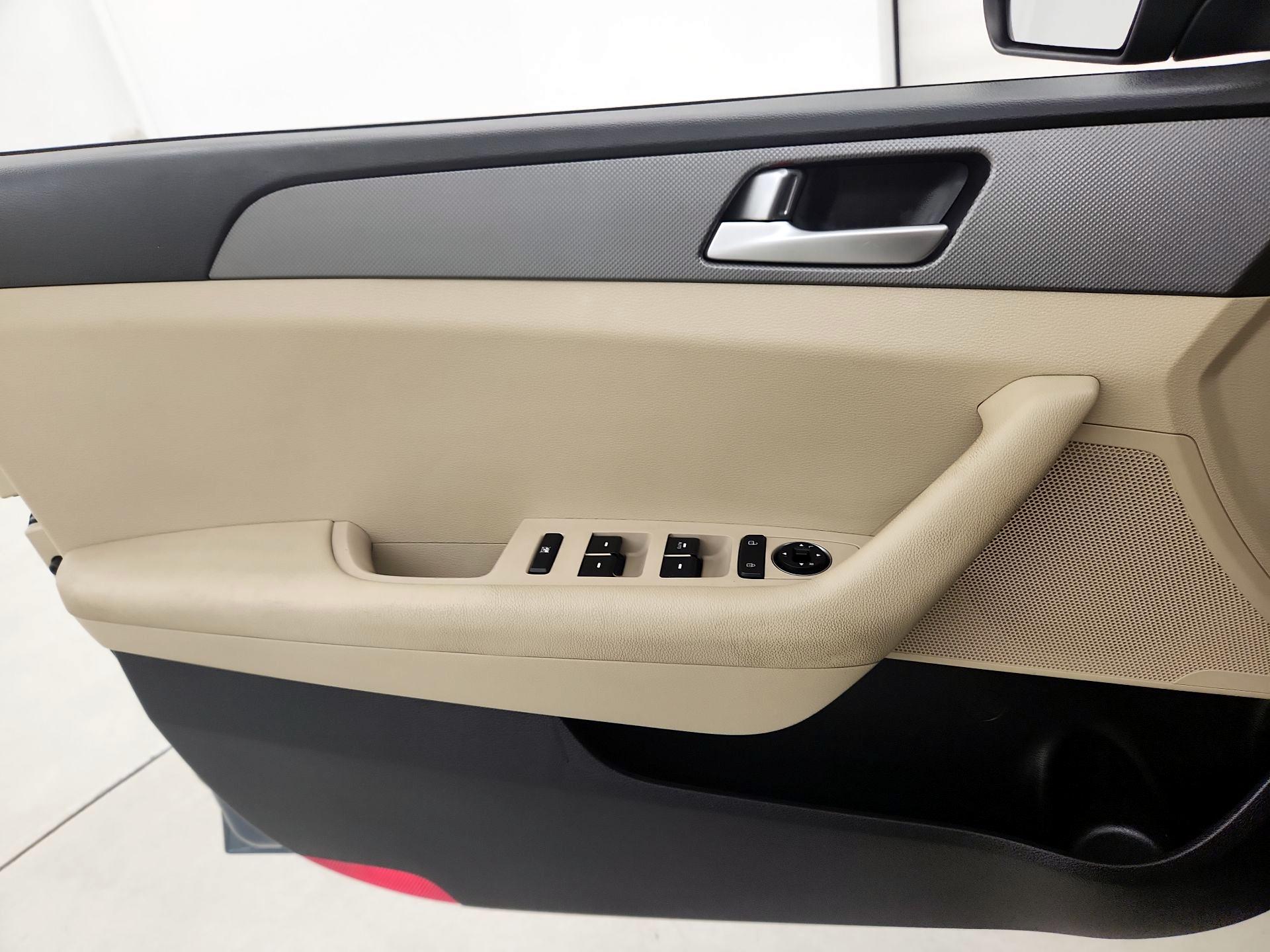 Thumbnail: 2015 Hyundai Sonata - 12