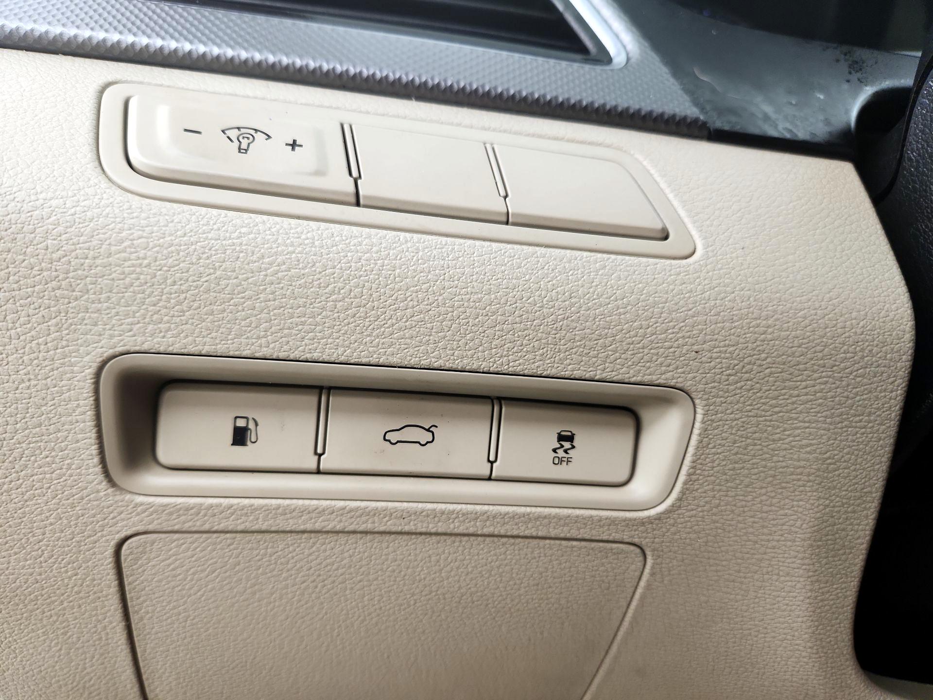 Thumbnail: 2015 Hyundai Sonata - 13