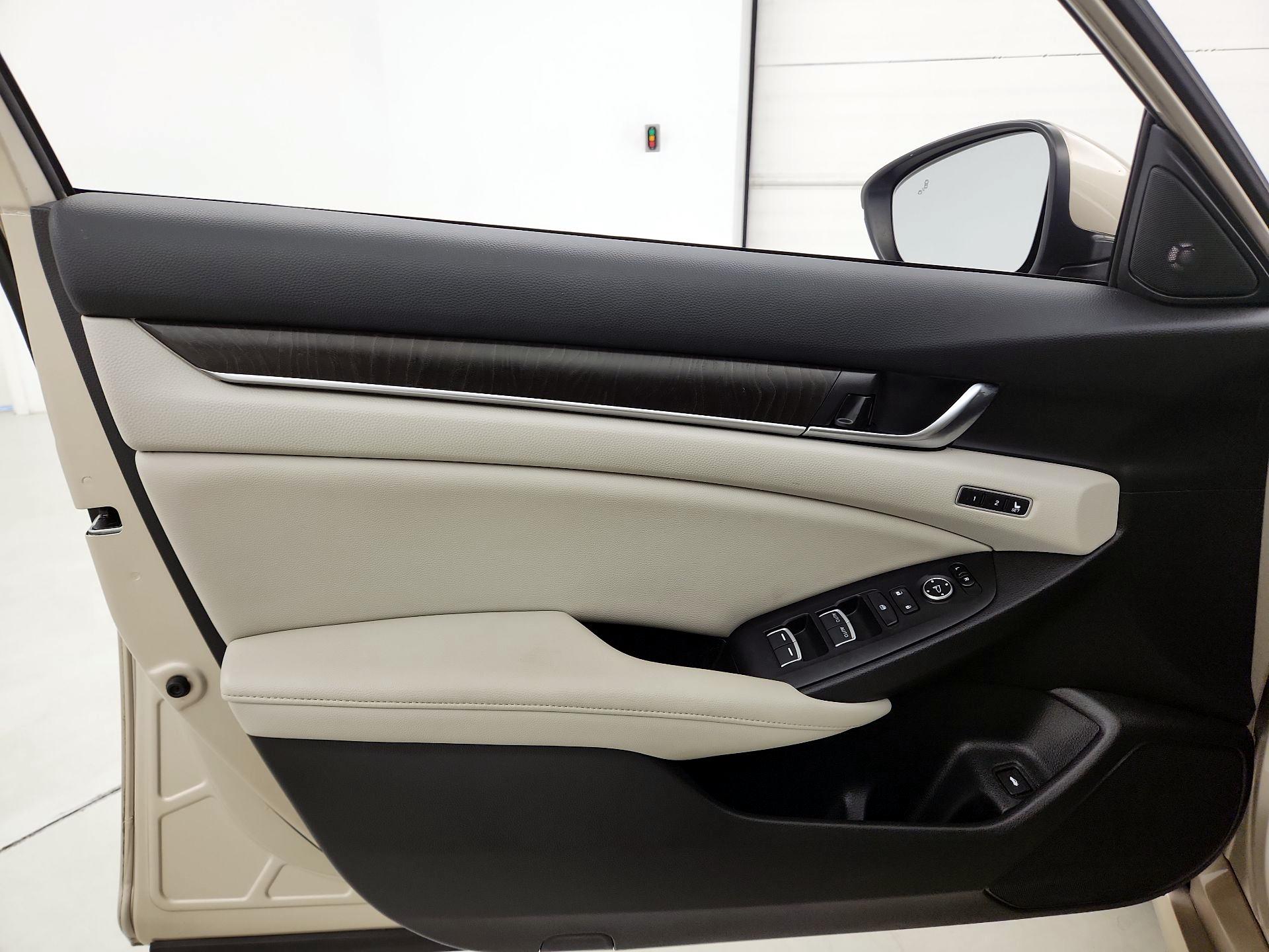 Thumbnail: 2019 Honda Accord - 12