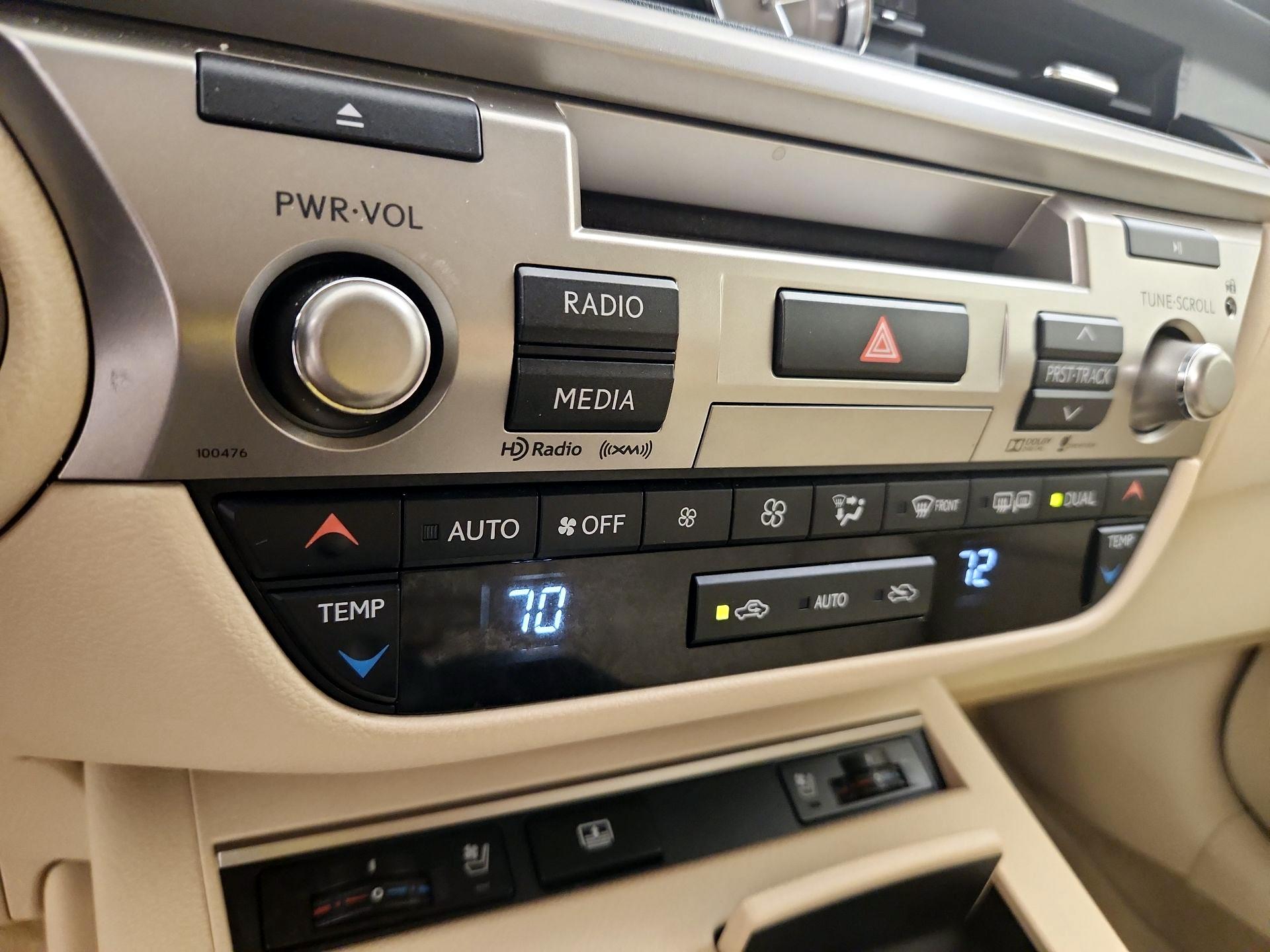 Thumbnail: 2015 Lexus ES - 17
