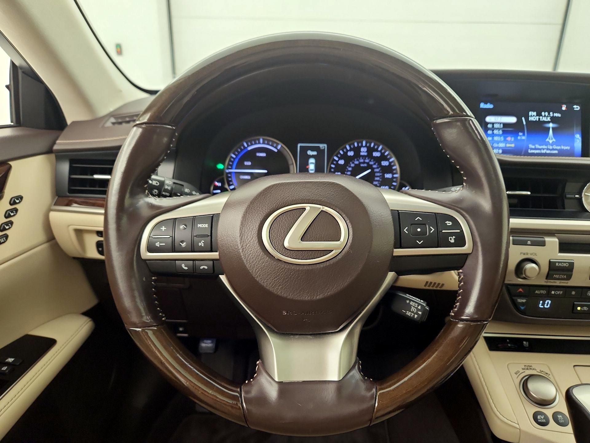 Thumbnail: 2016 Lexus ES - 10