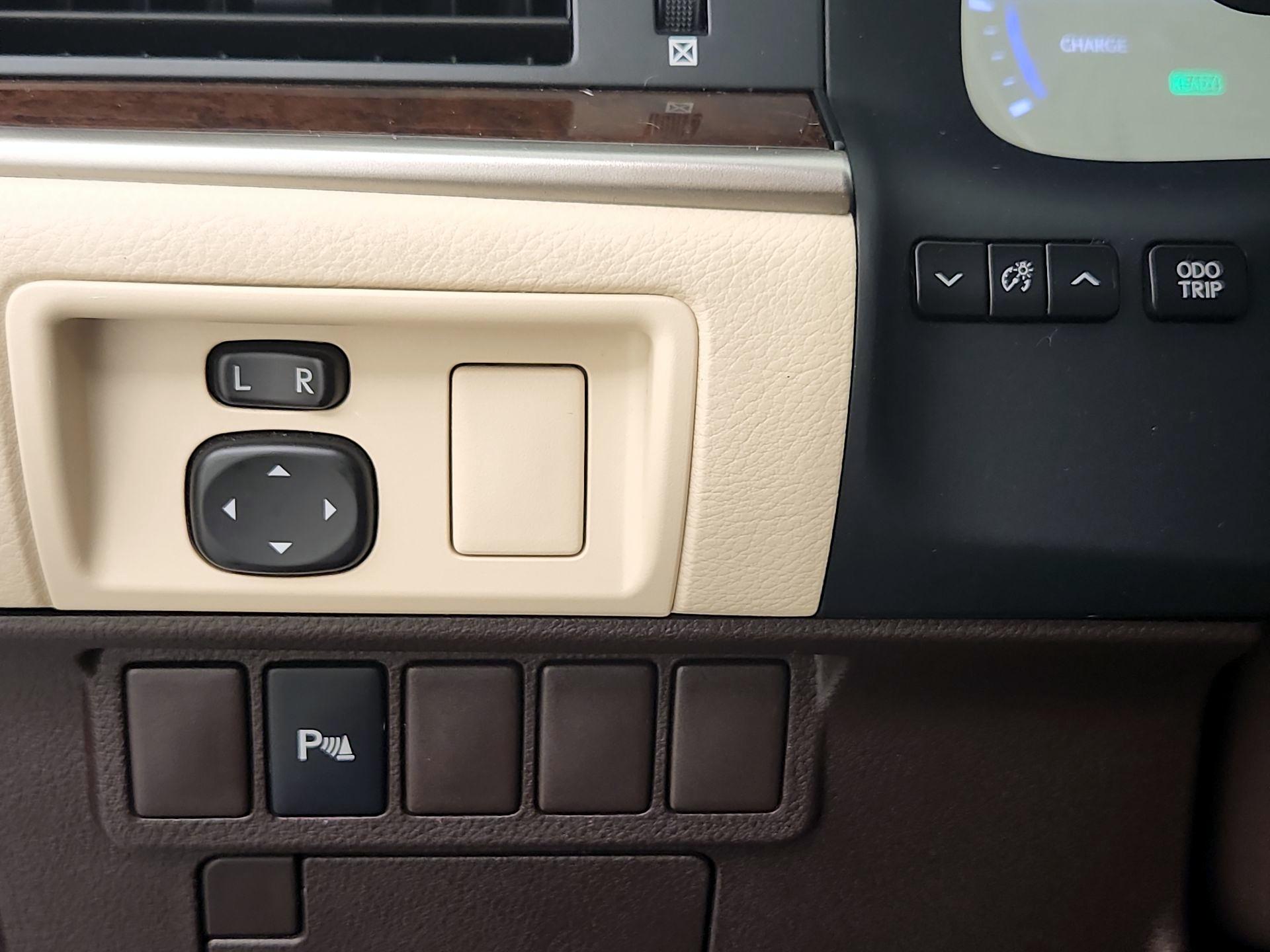 Thumbnail: 2016 Lexus ES - 13
