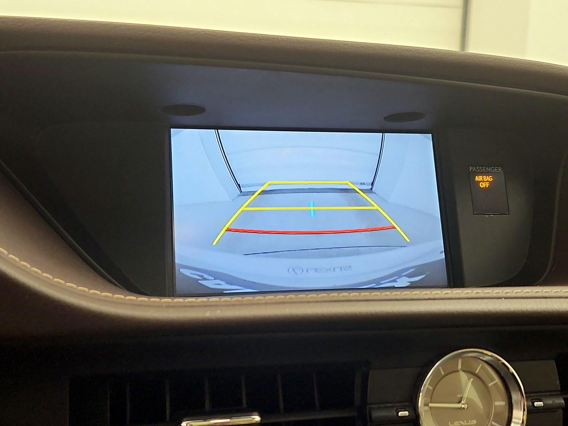 Thumbnail: 2016 Lexus ES - 14