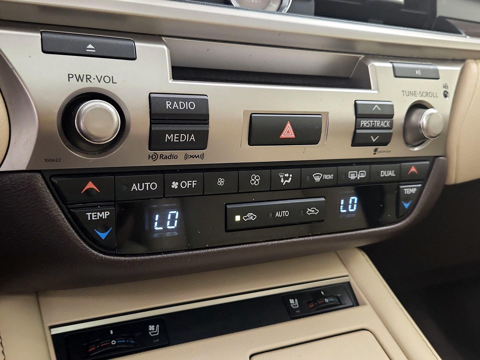 Thumbnail: 2016 Lexus ES - 16
