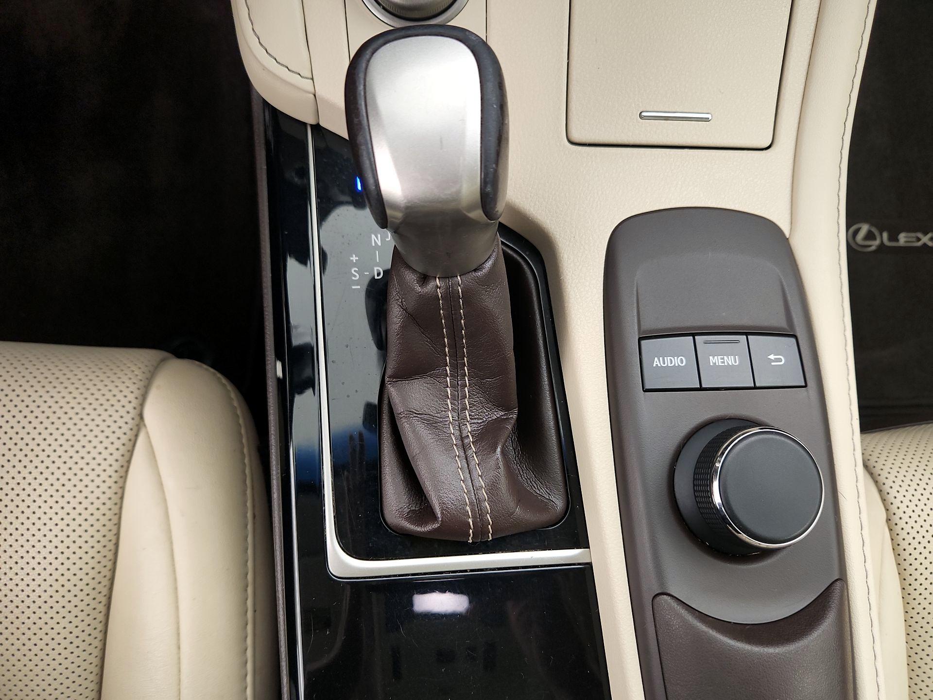 Thumbnail: 2016 Lexus ES - 17