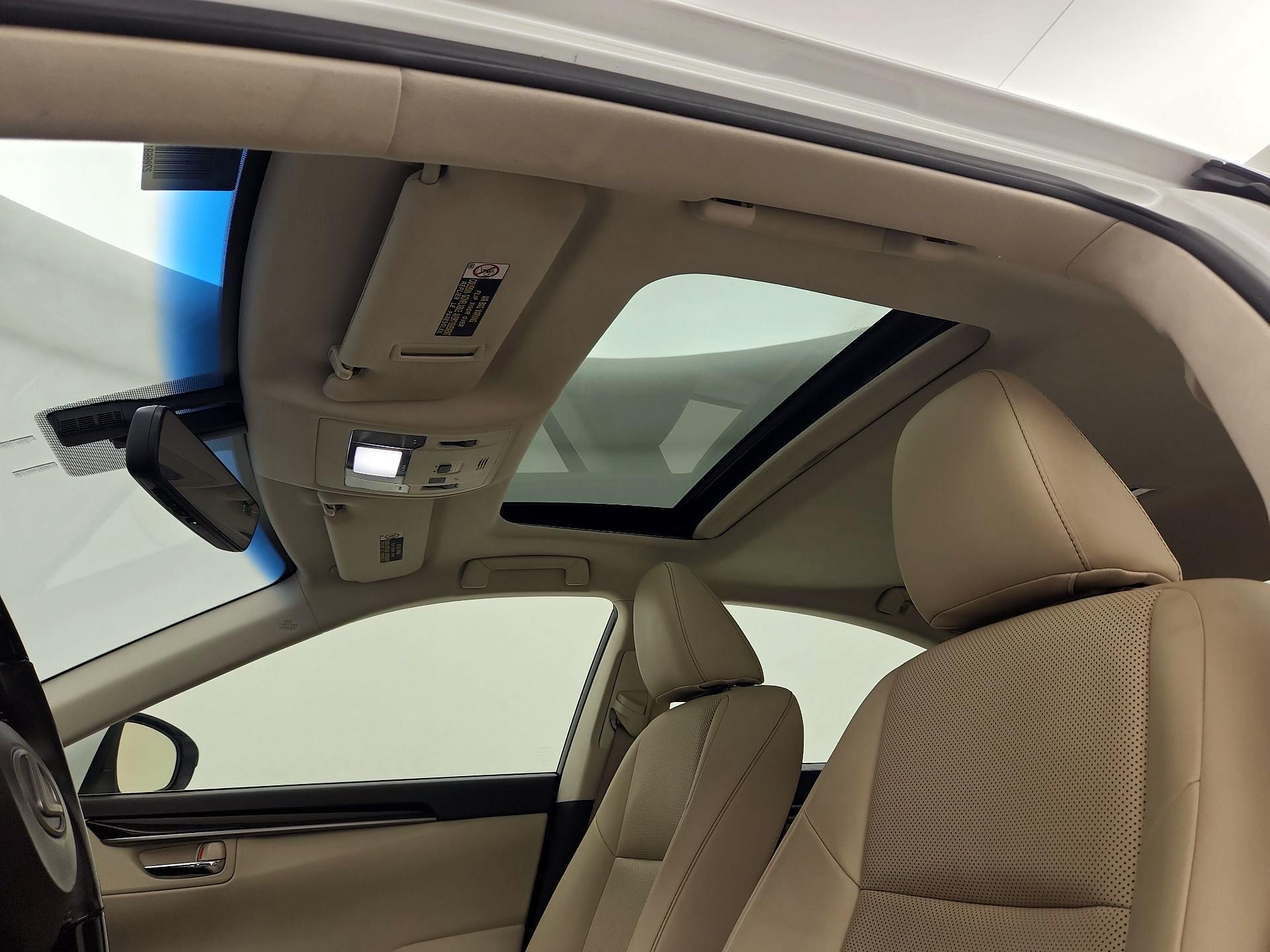 Thumbnail: 2016 Lexus ES - 19