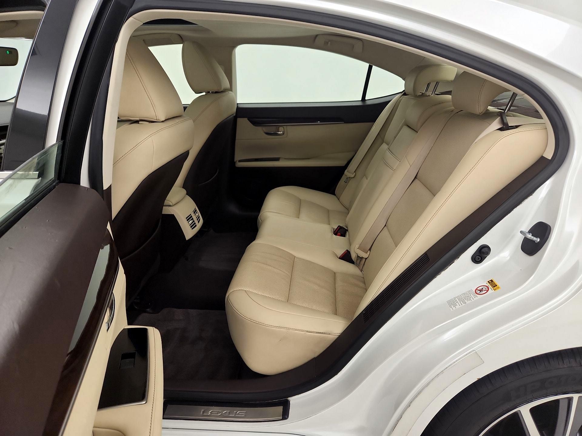 Thumbnail: 2016 Lexus ES - 20