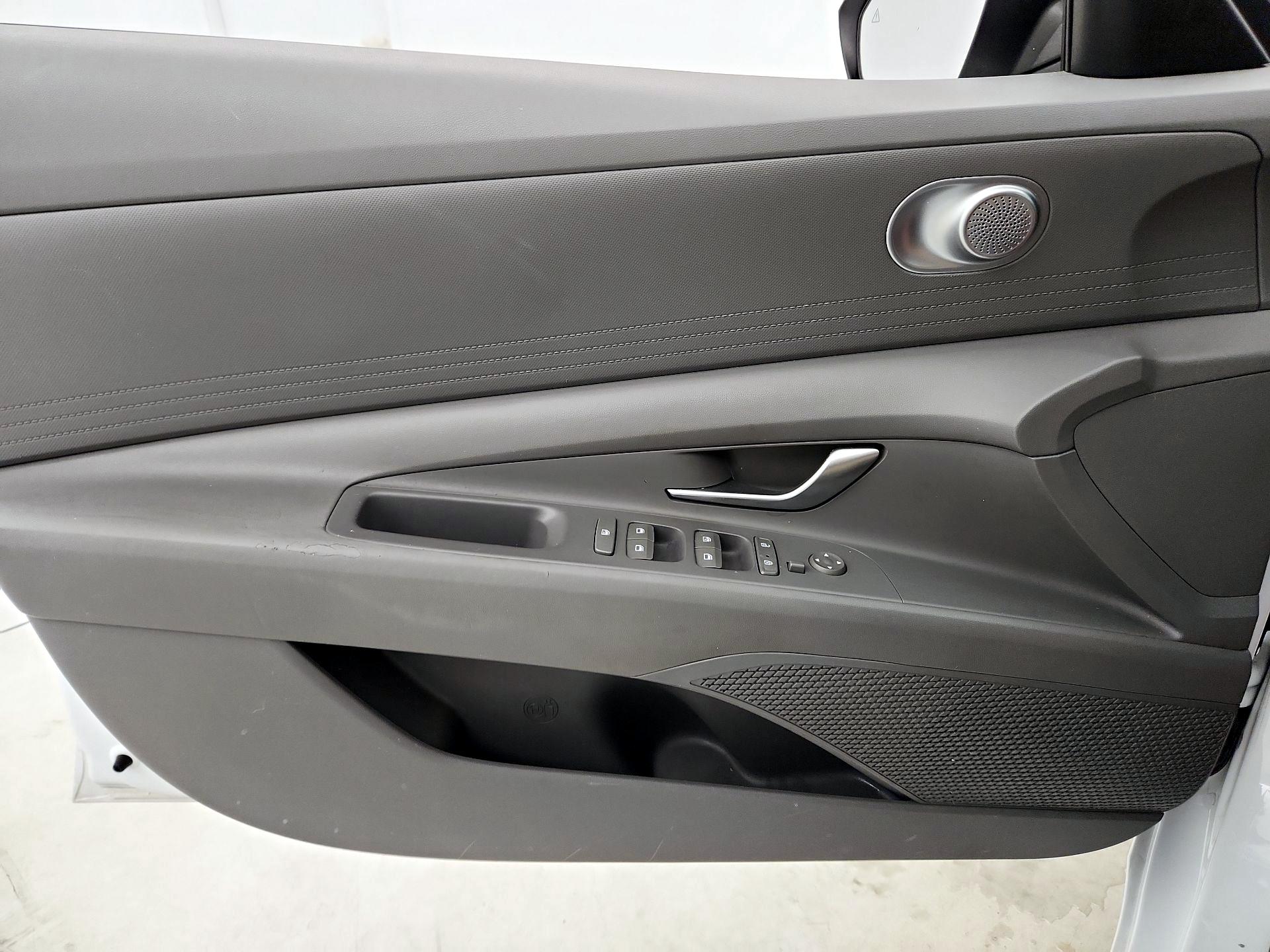Thumbnail: 2022 Hyundai Elantra - 12